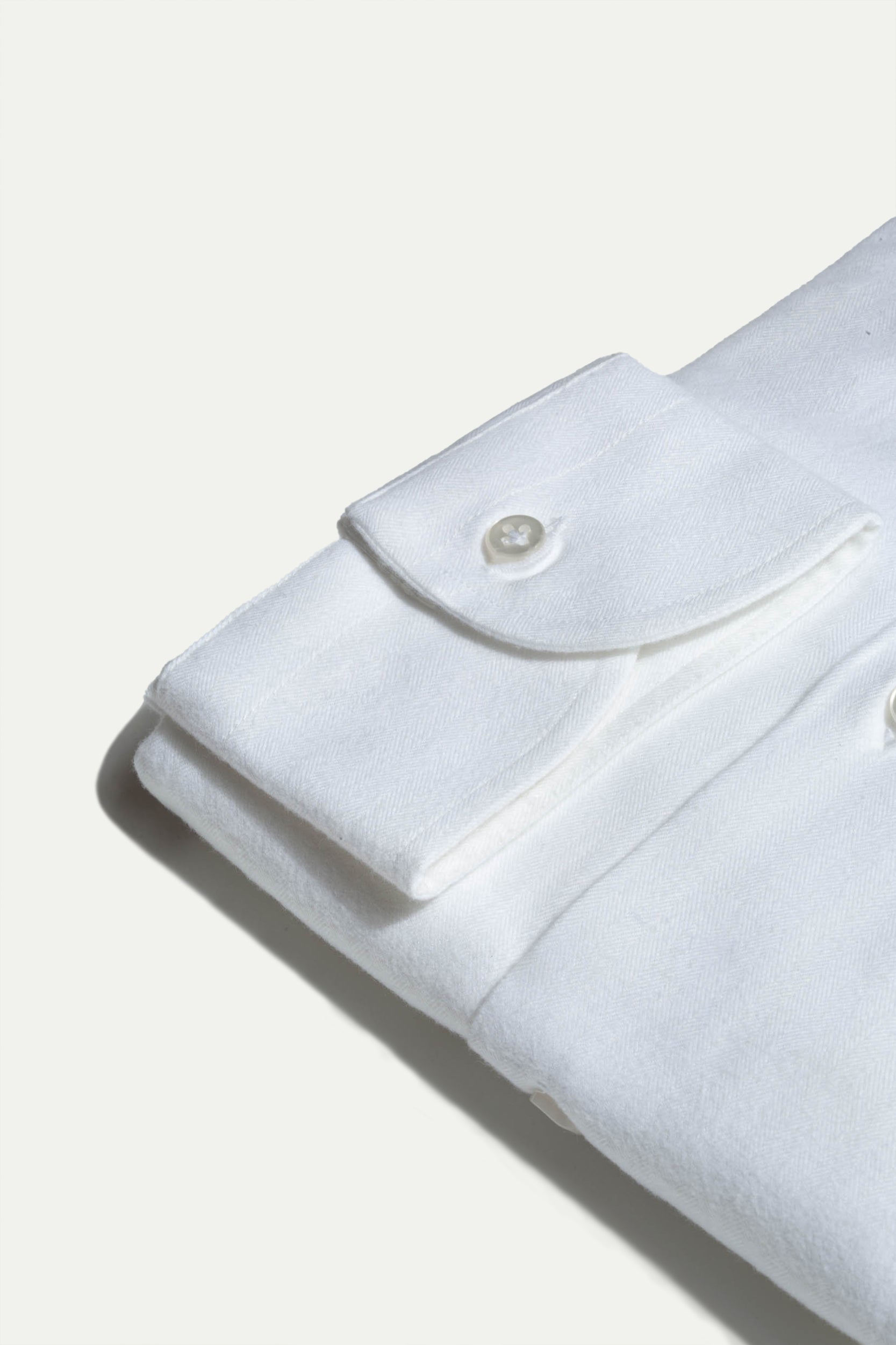 brushed cotton shirt, chemise coton brossé, brushed cotton white shirt, white shirt for fall, white shirt winter, warm white shirt, chemise blanche automne, chemise blanche hiver, chemise blanche, chemise blanche coton brossé