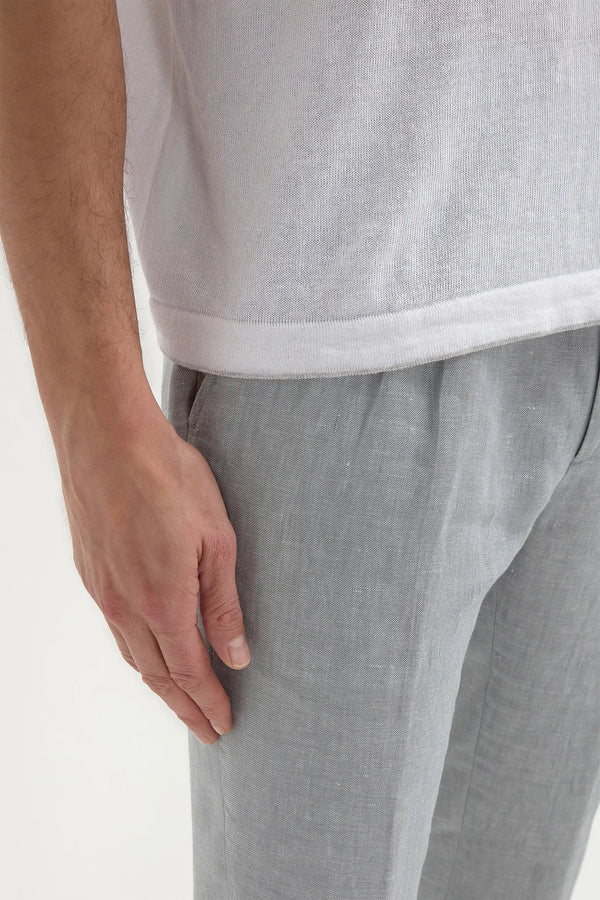 White Linen and Cotton T-Shirt, men's breathable white t-shirt, elegant lightweight summer tee, refined casual wear, soft and comfortable fabric, t-shirt en lin et coton blanc pour hommes, t-shirt estival respirant, t-shirt élégant et sophistiqué, t-shirt in lino e cotone bianco, maglia traspirante e raffinata, abbigliamento casual di classe.