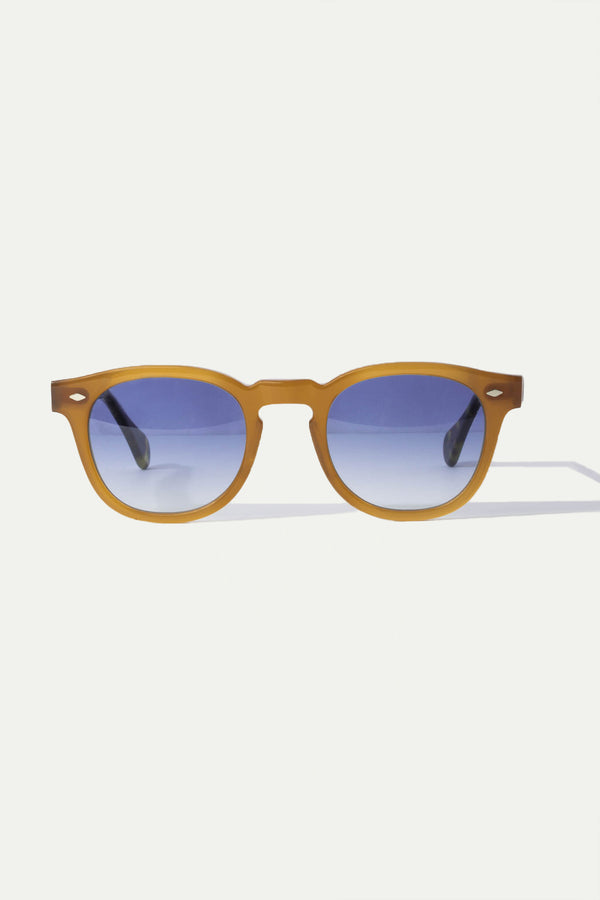 Yellow Amalfi Sunglasses, men's elegant yellow sunglasses, refined and timeless design, high-quality lenses, lightweight and comfortable, lunettes Amalfi jaunes pour hommes, lunettes de soleil sophistiquées, protection UV et confort optimal, occhiali da sole Amalfi gialli, design raffinato e senza tempo, lenti di alta qualità, accessorio di classe.