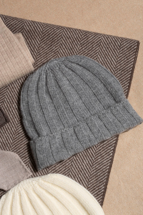 Berretto in cashmere grigio a coste - Made in Italy