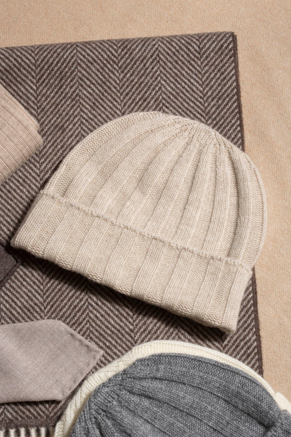 Bonnet côtelé en cachemire beige - Made in Italy