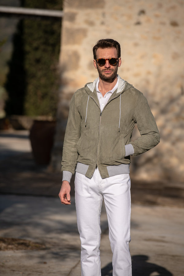 Bomber con cappuccio in camoscio salvia – Made in Italy