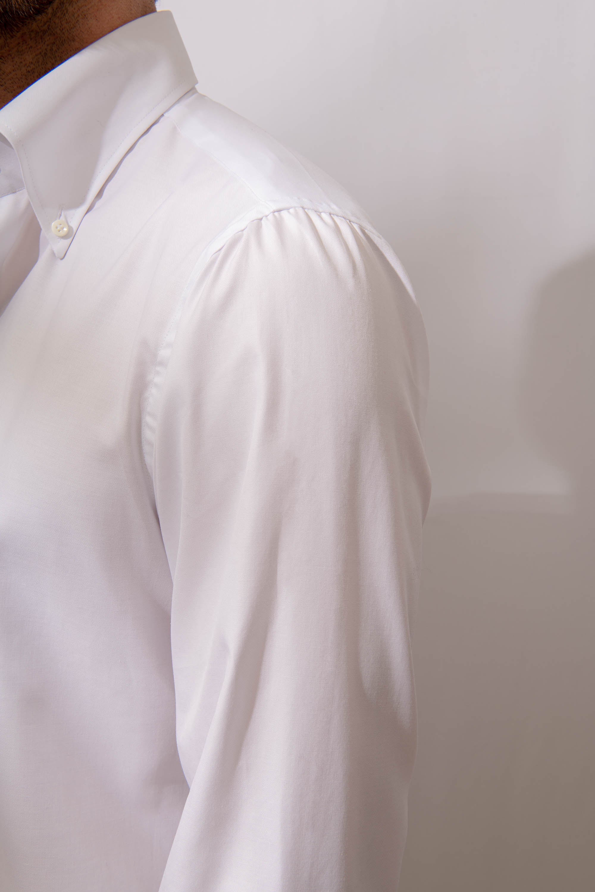 hemise blanche, white shirt, chemise sartoriale blanche, sartorial white shirtwhite shirt for men, classic white shirt, white shirt, italian white shirt, made in italy white shirt, chemise blanche homme, chemise blanche coton homme, chemise blanche italienne homme, mother of pearl buttons shirt, mother of pearl buttons, zampa di gallina, white button-down shirt, button-down collar, classic shirt button-down collar