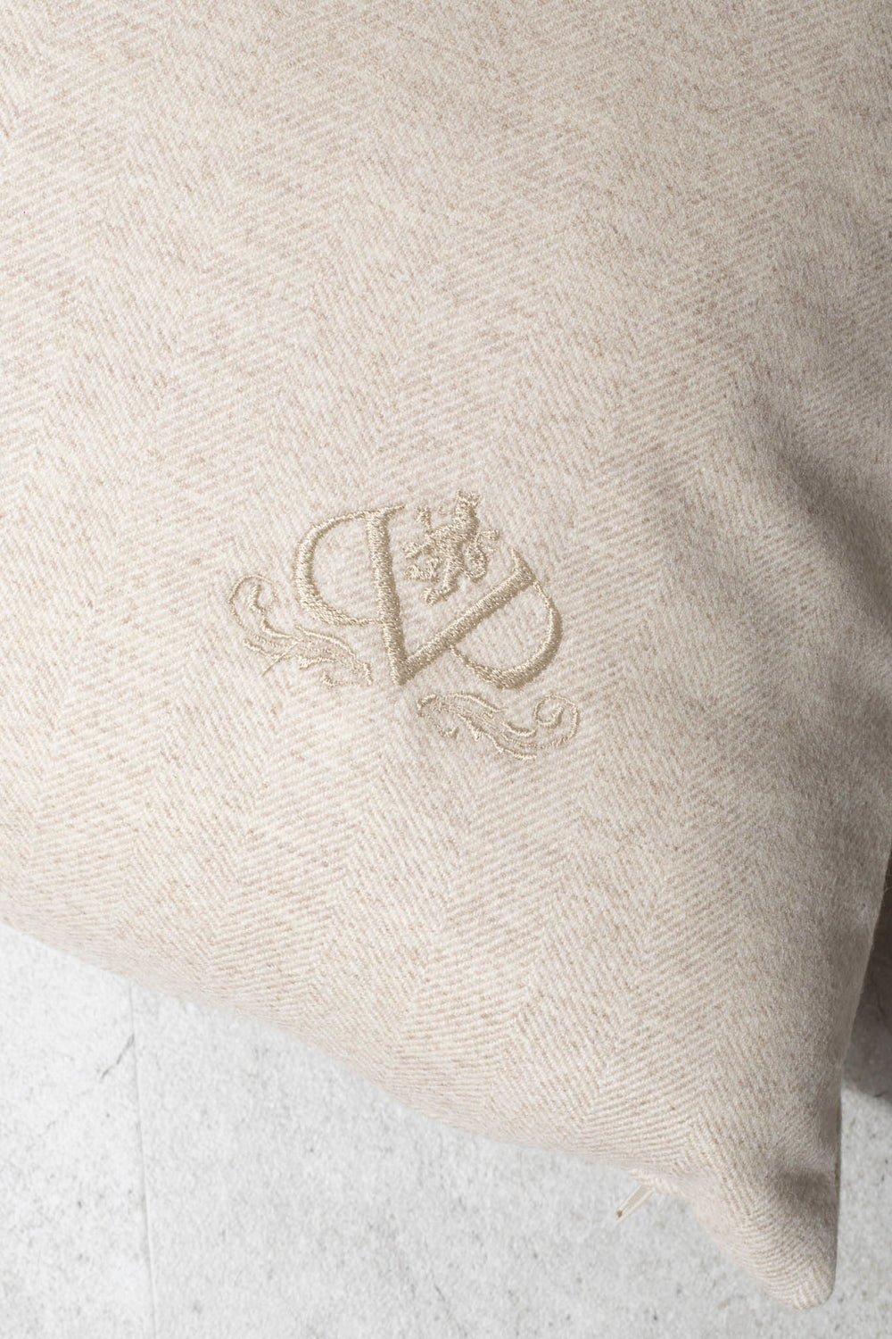 Cuscino beige in lana a spina di pesce - Made in Italy