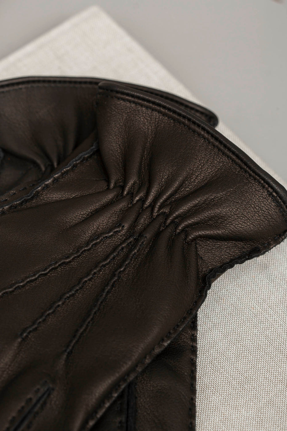 Cashmere deerskin gloves, dark brown cashmere gloves, italian cashmere gloves, italian cashmere. dark brown gloves, Gants cachemire en peau de daim, gants cachemire marron foncé, gants cachemire italiens, cachemire italien. gants marron foncé, Guanti in cashmere, guanti in cashmere marrone scuro, guanti in cashmere italiano, guanti in cashmere italiano. guanti marrone scuro,