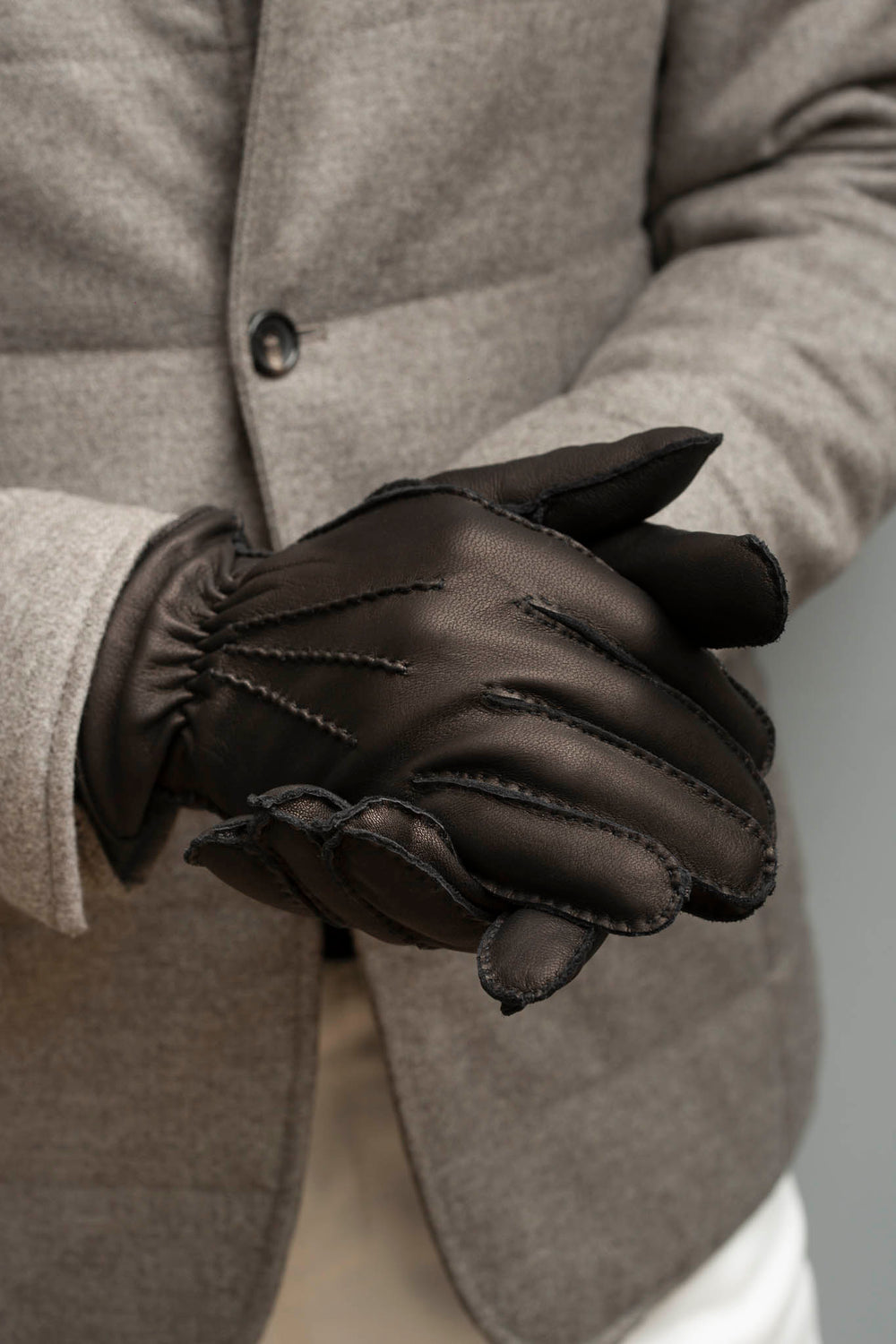 Cashmere deerskin gloves, dark brown cashmere gloves, italian cashmere gloves, italian cashmere. dark brown gloves, Gants cachemire en peau de daim, gants cachemire marron foncé, gants cachemire italiens, cachemire italien. gants marron foncé, Guanti in cashmere, guanti in cashmere marrone scuro, guanti in cashmere italiano, guanti in cashmere italiano. guanti marrone scuro,