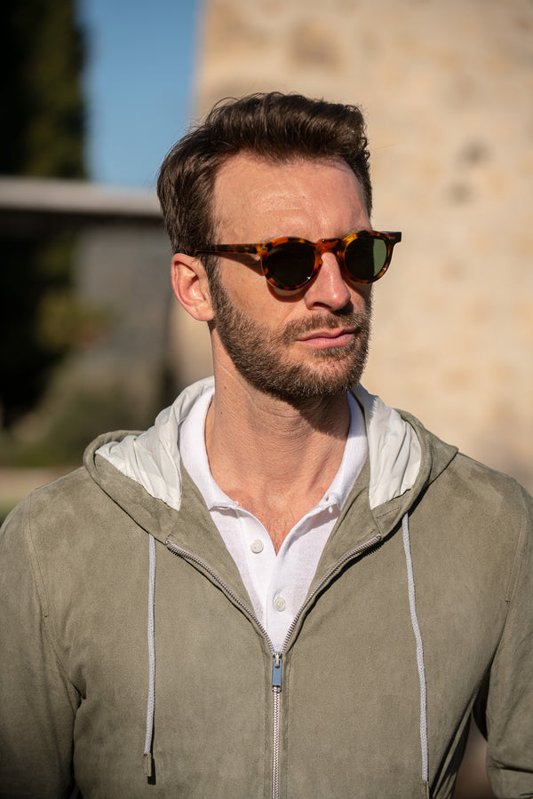 Bomber con cappuccio in camoscio salvia – Made in Italy