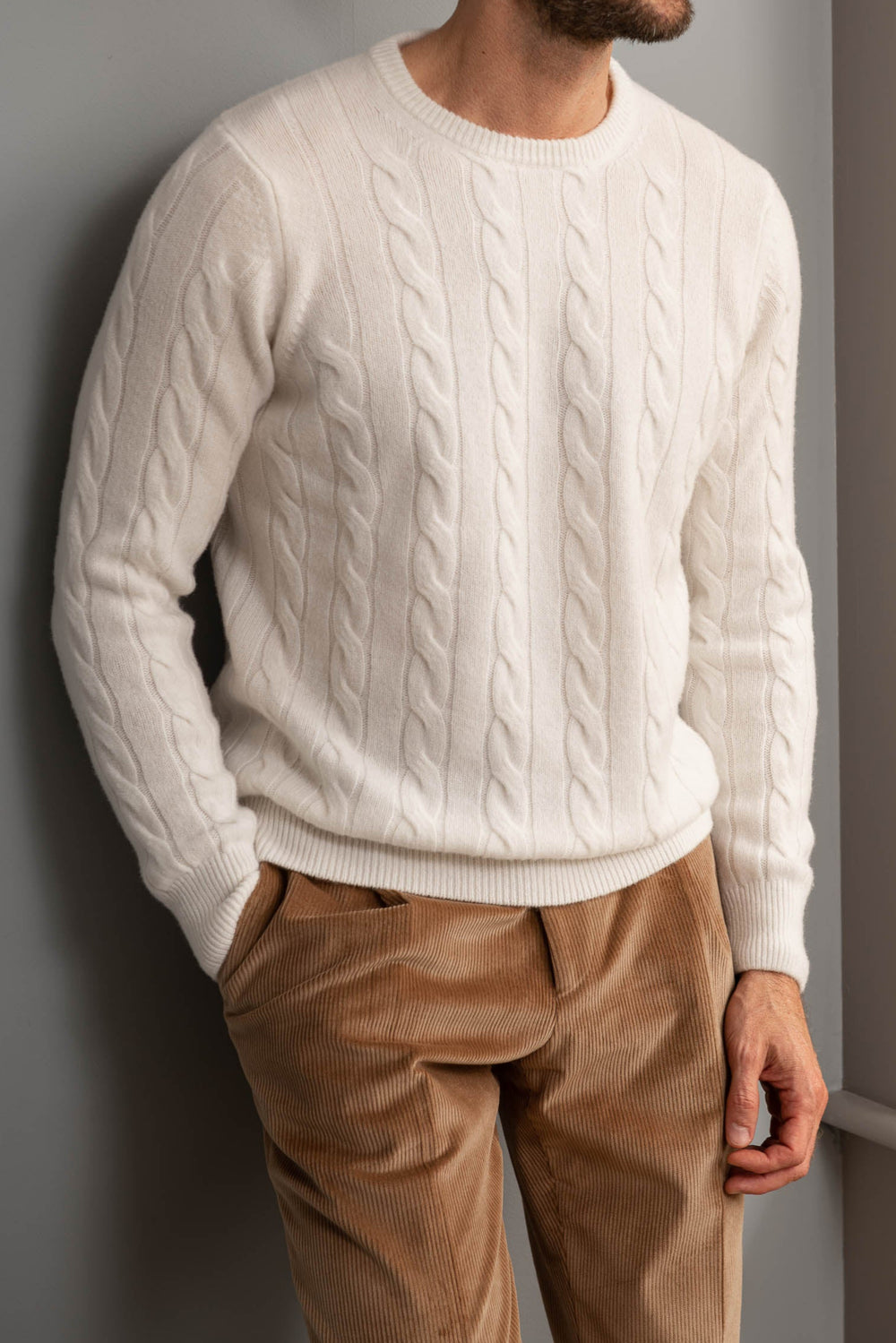 Cable sweater,white cable knitwear, wool and cash,mere knitwear, wool sweater, cashmere sweater, white cable knit sweater, Maglione a cavi, maglia a cavi bianca, lana e cash, maglieria semplice, maglione di lana, maglione di cashmere, maglione a cavi bianca, Pull en câble, maille en câble blanche, laine et cachemire, maille en câble, pull en laine, pull en cachemire, pull en câble blanche