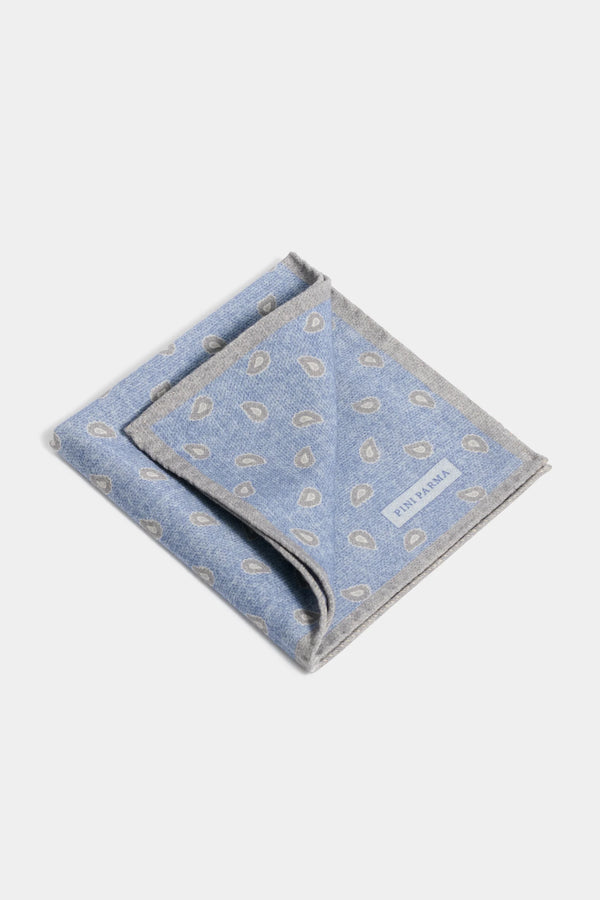 avio blue paisley pocket square, men's paisley pocket square, italian pocket square, blue silk pocket square, luxury men's pocket square, elegant men's pocket square, refined paisley pocket square, tailored avio blue pocket square, premium italian pocket square, sophisticated men's pocket square, timeless italian pocket square