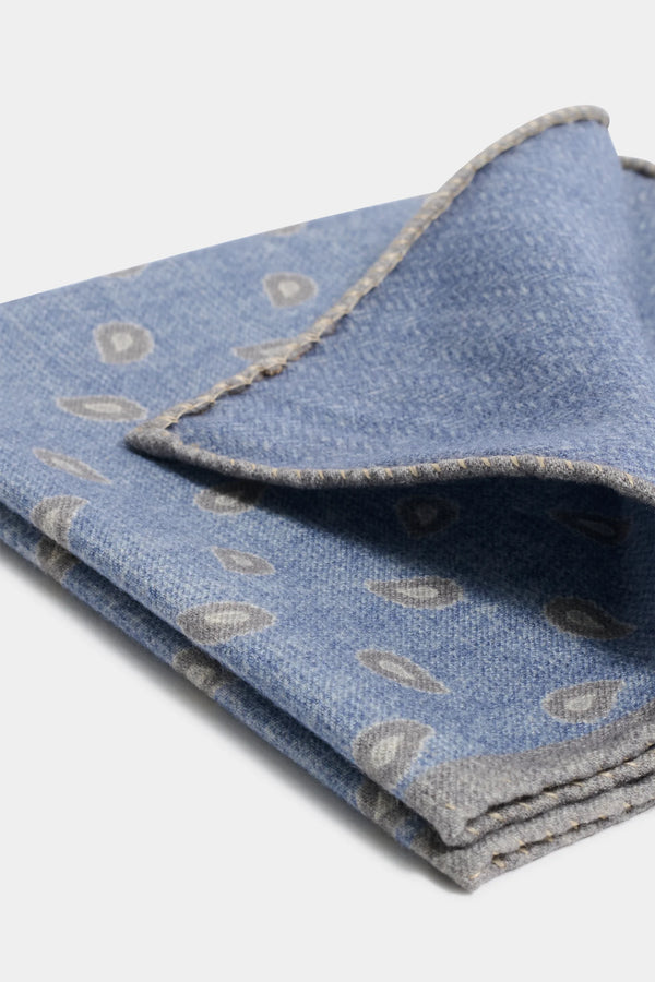 avio blue paisley pocket square, men's paisley pocket square, italian pocket square, blue silk pocket square, luxury men's pocket square, elegant men's pocket square, refined paisley pocket square, tailored avio blue pocket square, premium italian pocket square, sophisticated men's pocket square, timeless italian pocket square