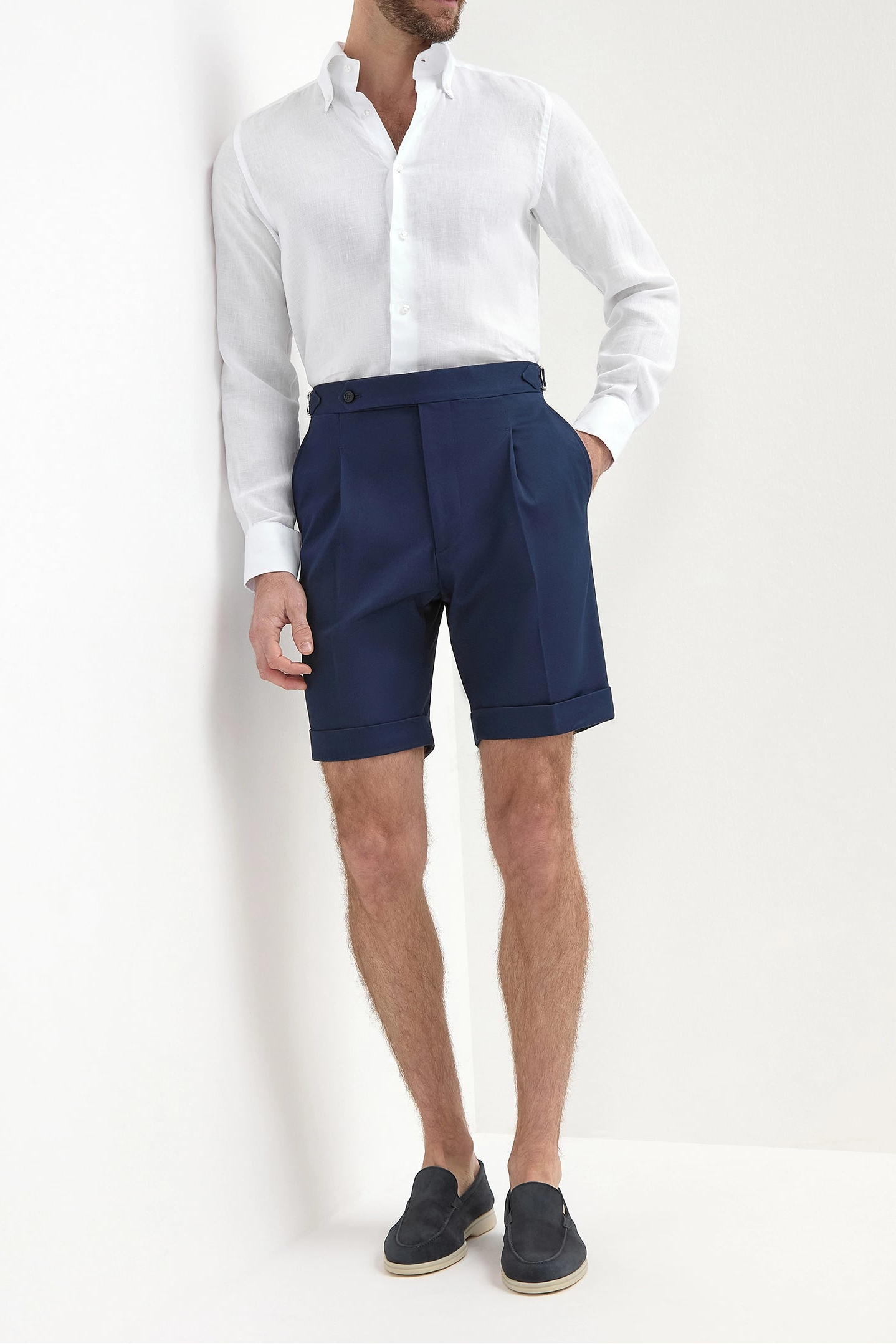 Blue Cotton Shorts, men's blue summer shorts, elegant casual cotton shorts, breathable lightweight shorts, refined tailored shorts, short en coton bleu pour hommes, short d'été élégant, short respirant et confortable, pantaloncini in cotone blu, pantaloncini estivi eleganti, bermuda sartoriali traspiranti.