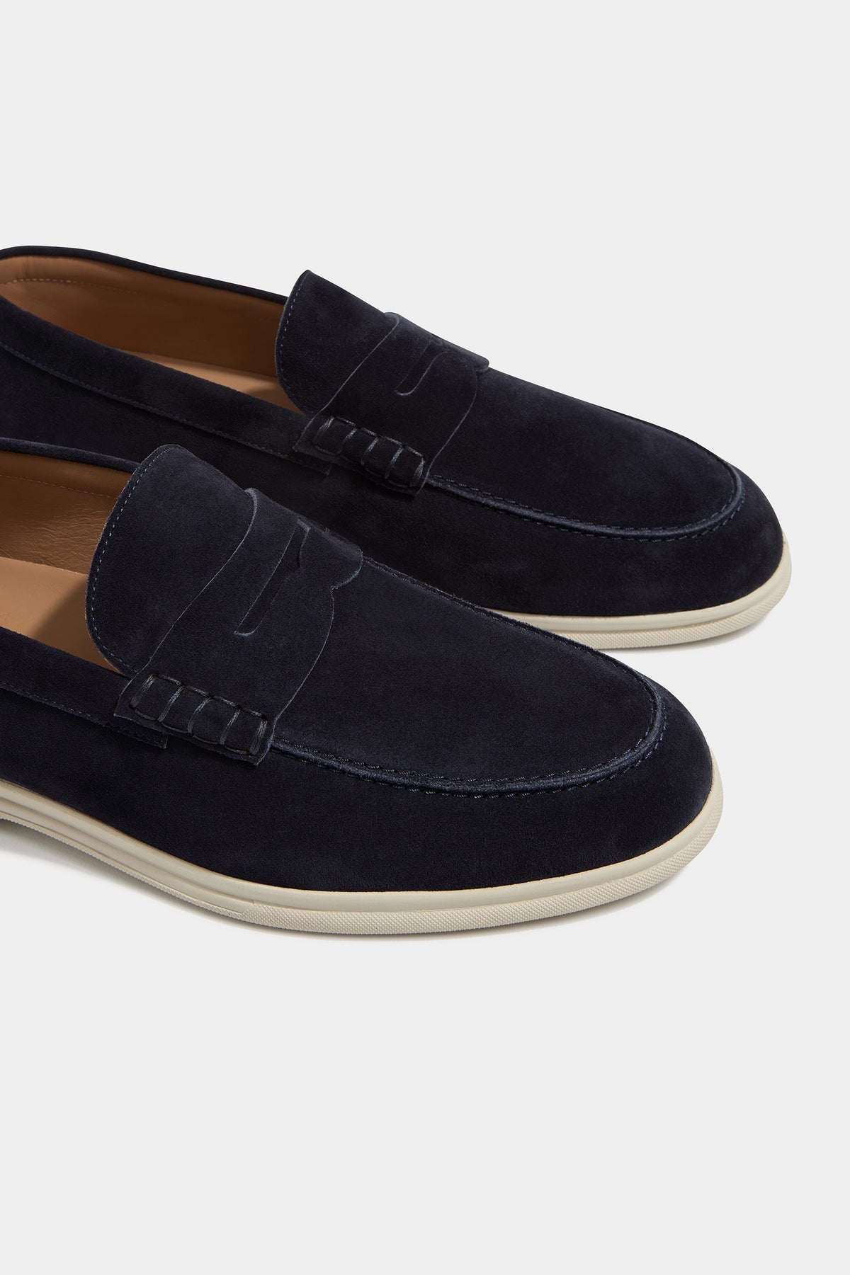 Blue Penny Loafers, men's blue suede loafers, elegant penny loafers, classic slip-on shoes, refined casual footwear, mocassins bleu en cuir pour hommes, mocassins élégants, chaussures légères et confortables, mocassini blu in pelle, mocassini eleganti, scarpe classiche senza lacci.