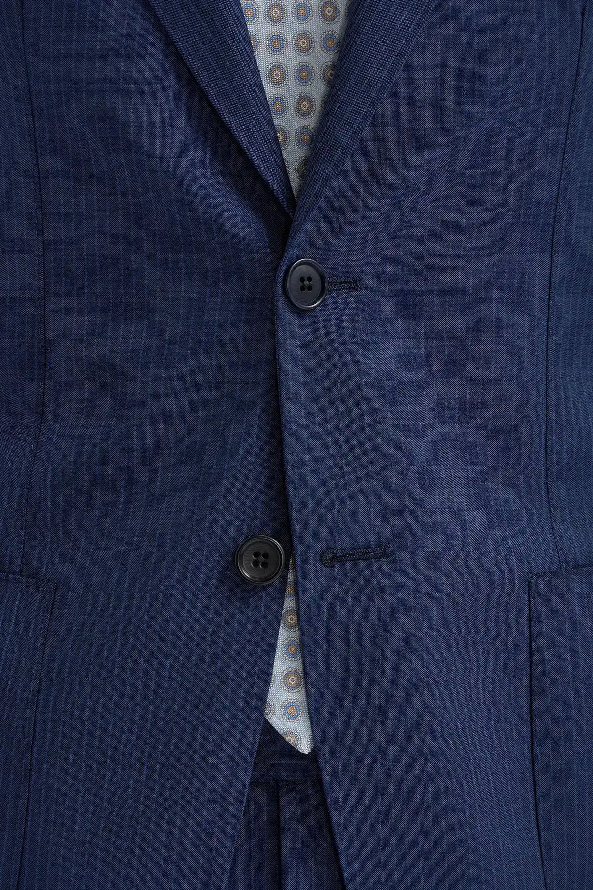 Blue Pinstripe Wool Suit, men's blue striped suit, elegant tailored wool suit, formal pinstripe suit, breathable business suit, costume bleu à rayures en laine pour hommes, costume élégant en laine, costume formel respirant, abito blu gessato in lana, abito elegante sartoriale, completo formale traspirante.