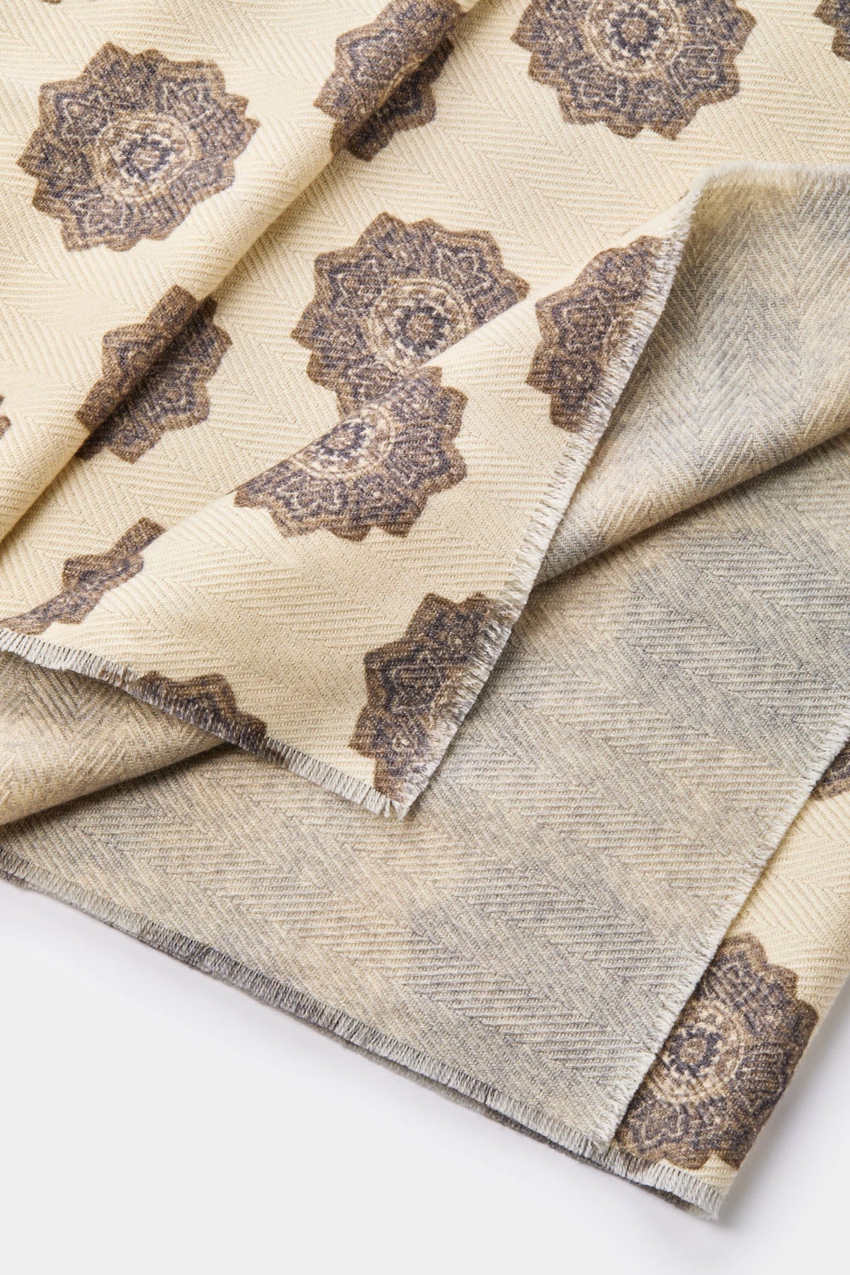 men pini parma cream scarf made in italy 