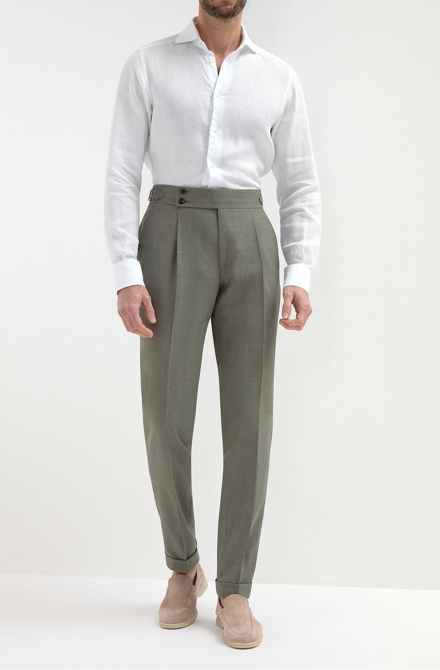 Green Soragna Trousers, men's green tailored trousers, elegant Soragna pants, breathable wool trousers, refined formal pants, pantalon Soragna vert pour hommes, pantalon élégant en laine, pantalon respirant et raffiné, pantaloni Soragna verdi, pantaloni eleganti sartoriali, pantaloni formali traspiranti.