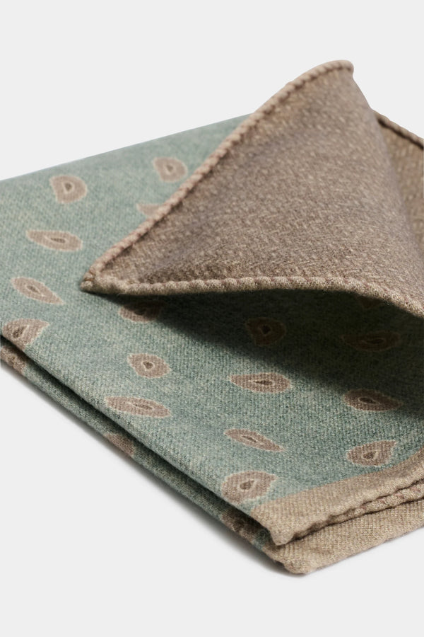 green paisley pocket square, men's paisley pocket square, italian pocket square, green silk pocket square, luxury men's pocket square, elegant men's pocket square, refined paisley pocket square, tailored green pocket square, premium italian pocket square, sophisticated men's pocket square, timeless italian pocket square, upscale men's pocket square, classic green pocket square