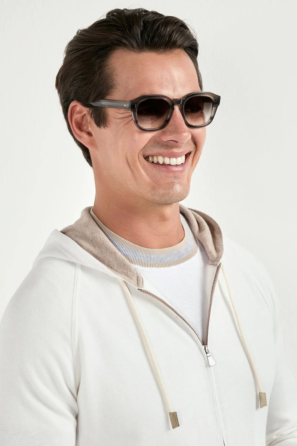 off white cashmere hoodie, men's knit hoodie, italian cashmere hoodie, off white hoodie, luxury men's knitwear, elegant men's hoodie, refined cashmere hoodie, tailored off white hoodie, premium italian hoodie, sophisticated men's knitwear, timeless italian hoodie, upscale men's hoodie, classic off white hoodie, italian craftsmanship hoodie, premium men's cashmere hoodie, refined italian hoodie