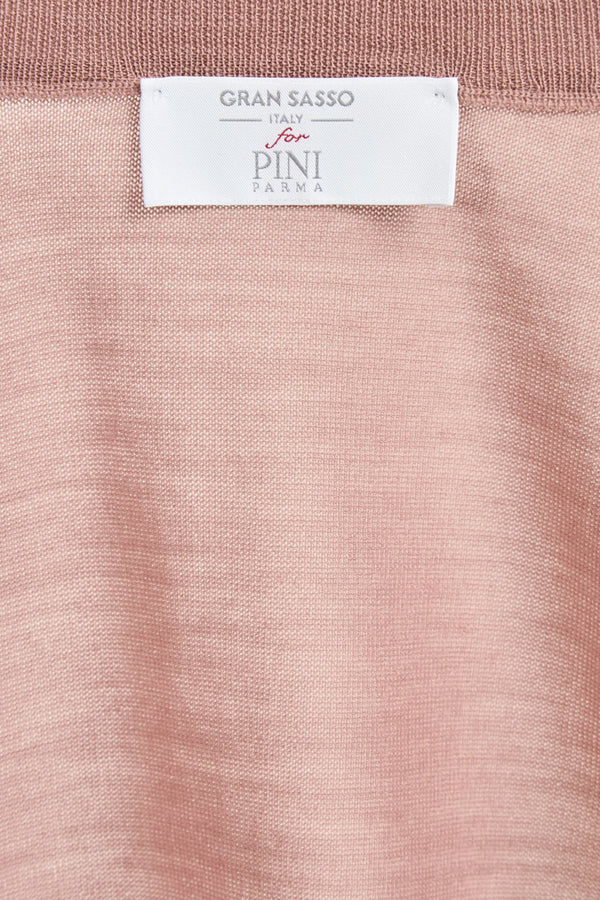 Close-up of a pink fabric with a Gran Sasso label on a white background