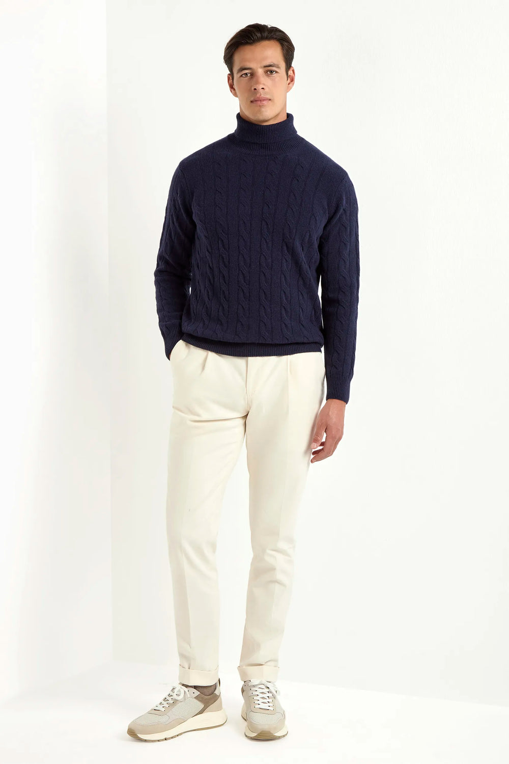 Cable Knit turtleneck in merino wool, italian merino wool sweater, Blue Cable Knit Turtleneck in italian wool, &nbsp;100% superfine Super 100 Merino wool turtleneck, Col roulé en laine mérinos, pull italien en laine mérinos, Col roulé en laine italienne, 100% laine mérinos Super 100, Dolcevita in lana merino, maglione italiano in lana merino, Dolcevita blu in lana italiana, dolcevita in lana Super 100 Merino 100% superfine