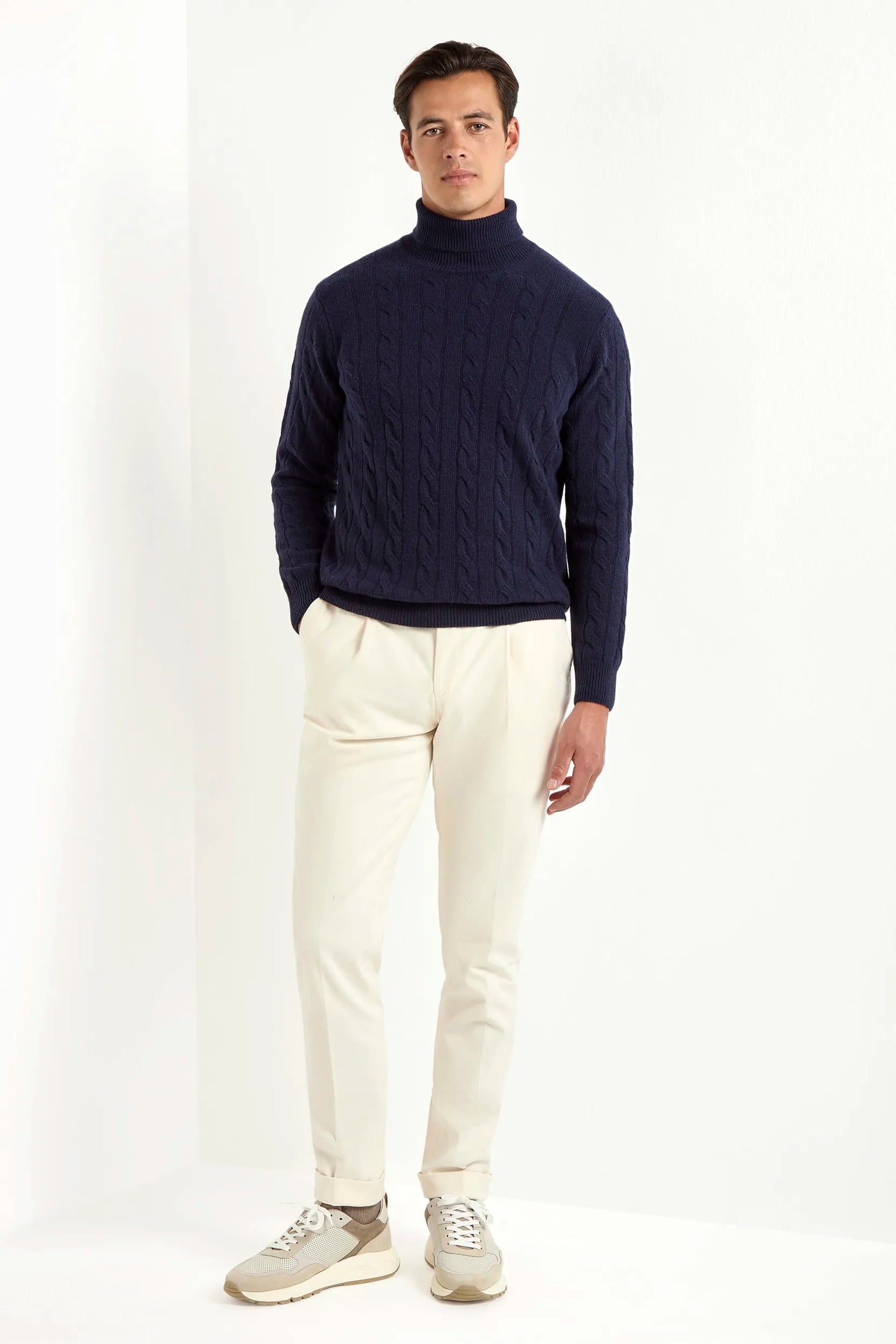 Cable Knit turtleneck in merino wool, italian merino wool sweater, Blue Cable Knit Turtleneck in italian wool, &nbsp;100% superfine Super 100 Merino wool turtleneck, Col roulé en laine mérinos, pull italien en laine mérinos, Col roulé en laine italienne, 100% laine mérinos Super 100, Dolcevita in lana merino, maglione italiano in lana merino, Dolcevita blu in lana italiana, dolcevita in lana Super 100 Merino 100% superfine