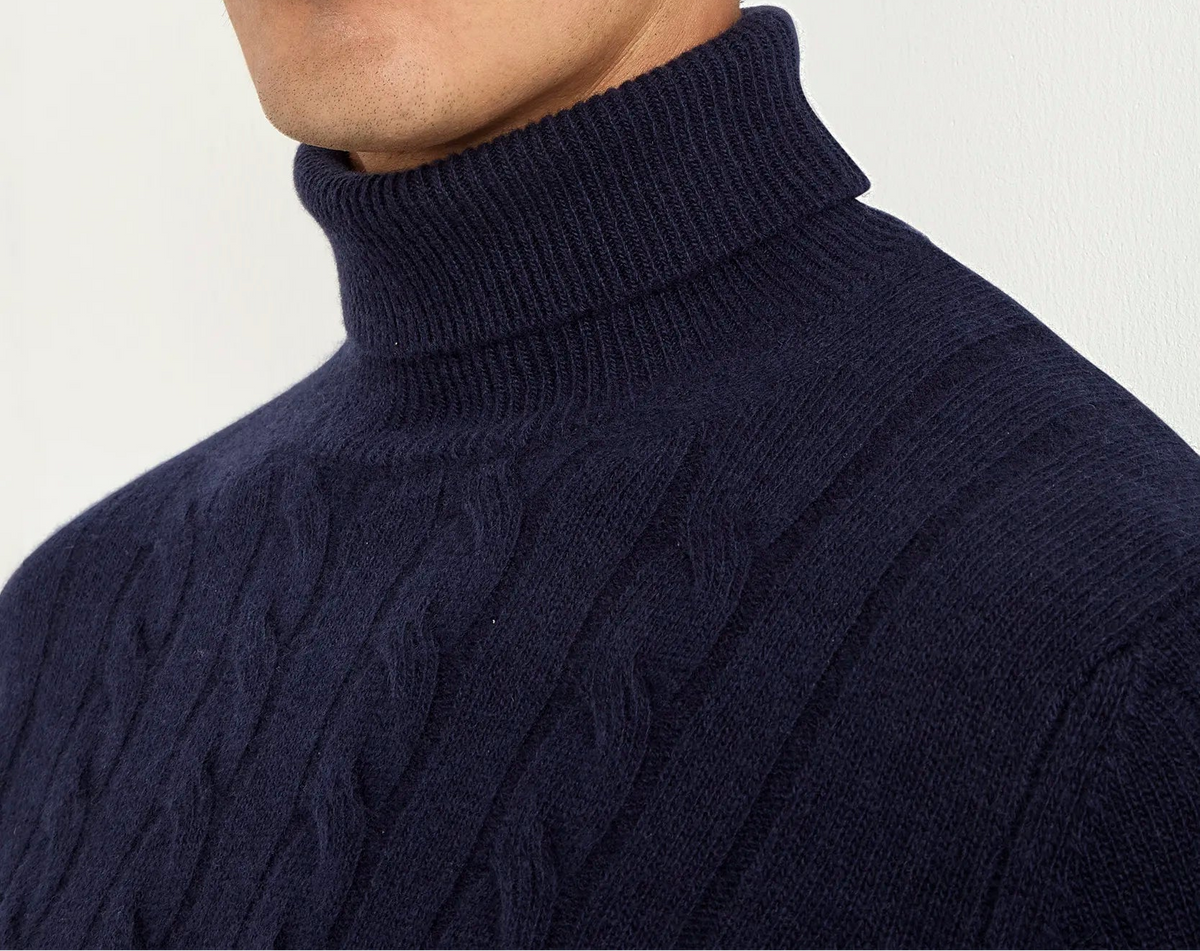 Cable Knit turtleneck in merino wool, italian merino wool sweater, Blue Cable Knit Turtleneck in italian wool, &nbsp;100% superfine Super 100 Merino wool turtleneck, Col roulé en laine mérinos, pull italien en laine mérinos, Col roulé en laine italienne, 100% laine mérinos Super 100, Dolcevita in lana merino, maglione italiano in lana merino, Dolcevita blu in lana italiana, dolcevita in lana Super 100 Merino 100% superfine