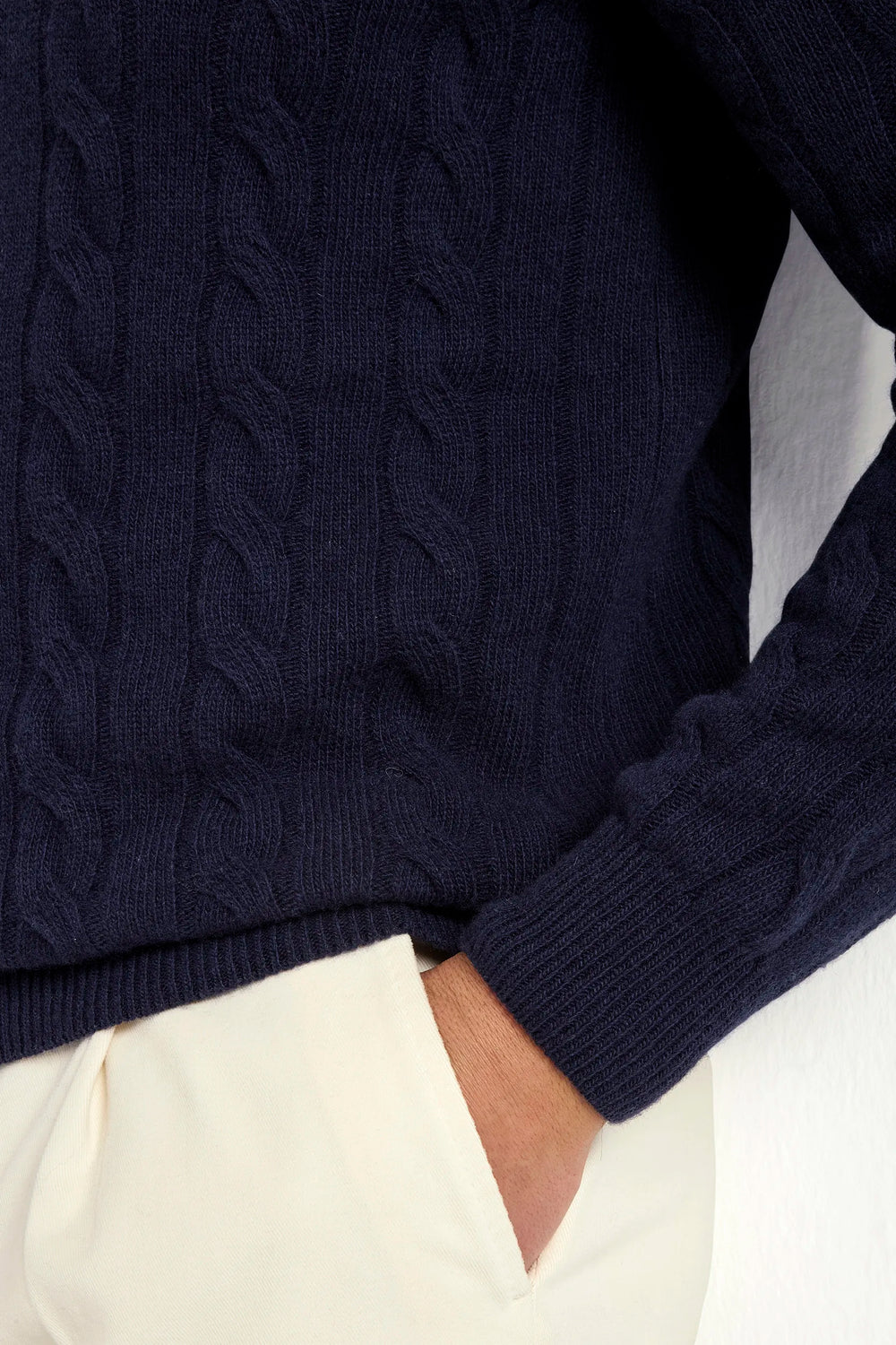 Cable Knit turtleneck in merino wool, italian merino wool sweater, Blue Cable Knit Turtleneck in italian wool, &nbsp;100% superfine Super 100 Merino wool turtleneck, Col roulé en laine mérinos, pull italien en laine mérinos, Col roulé en laine italienne, 100% laine mérinos Super 100, Dolcevita in lana merino, maglione italiano in lana merino, Dolcevita blu in lana italiana, dolcevita in lana Super 100 Merino 100% superfine