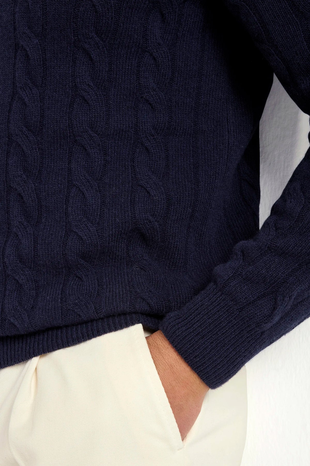 Cable Knit turtleneck in merino wool, italian merino wool sweater, Blue Cable Knit Turtleneck in italian wool, &nbsp;100% superfine Super 100 Merino wool turtleneck, Col roulé en laine mérinos, pull italien en laine mérinos, Col roulé en laine italienne, 100% laine mérinos Super 100, Dolcevita in lana merino, maglione italiano in lana merino, Dolcevita blu in lana italiana, dolcevita in lana Super 100 Merino 100% superfine