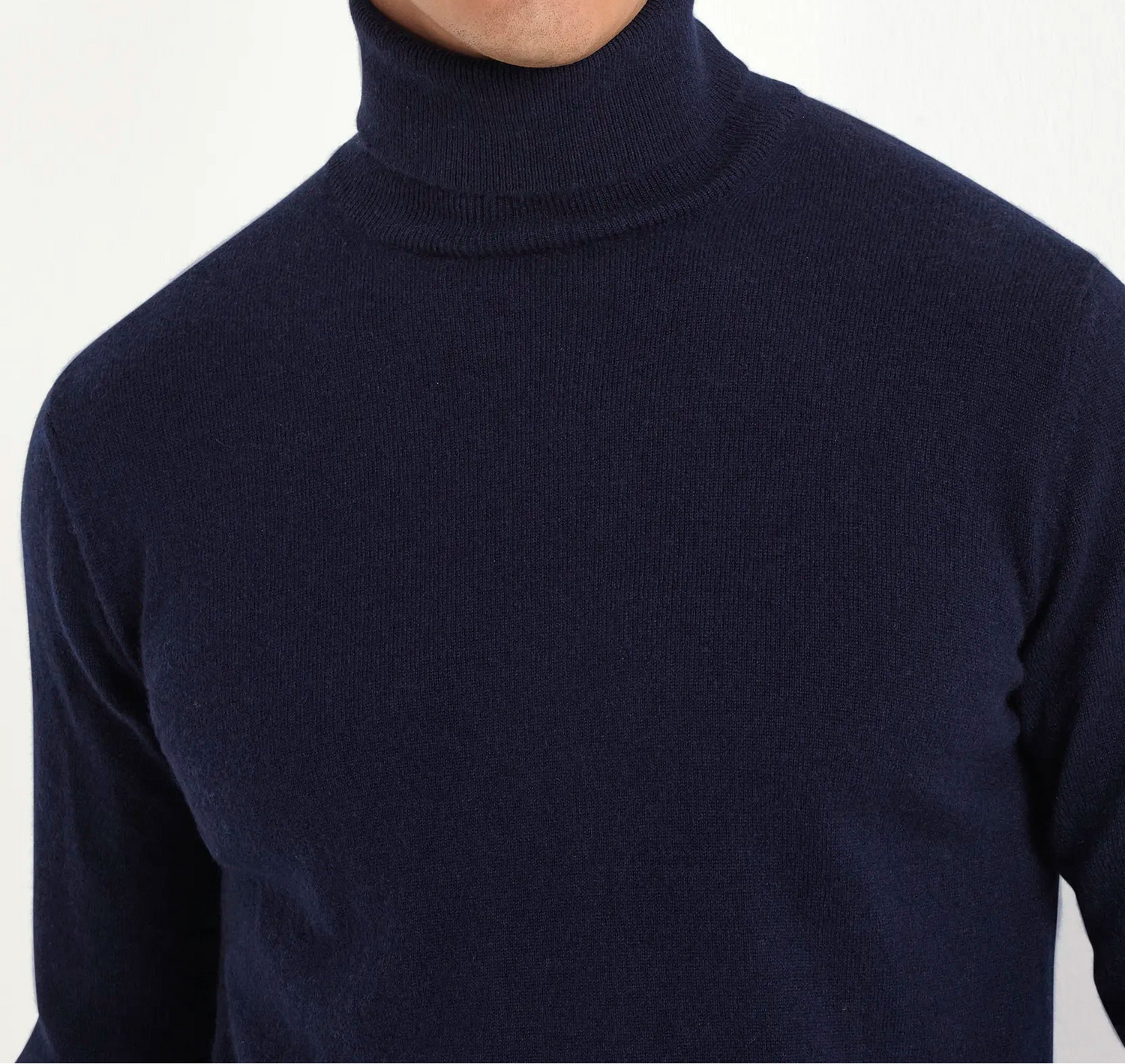 Italian cashmere turtleneck, Blue turtleneck, italian cashmere, italian turtleneck style, Blue Turtleneck in 100% cashmere, Col roulé en cachemire italien, Col roulé bleu, cachemire italien, style col roulé italien, Col roulé bleu en 100% cachemire, Dolcevita in cashmere italiano, Dolcevita blu, cashmere italiano, stile dolcevita italiano, Dolcevita blu in 100% cashmere