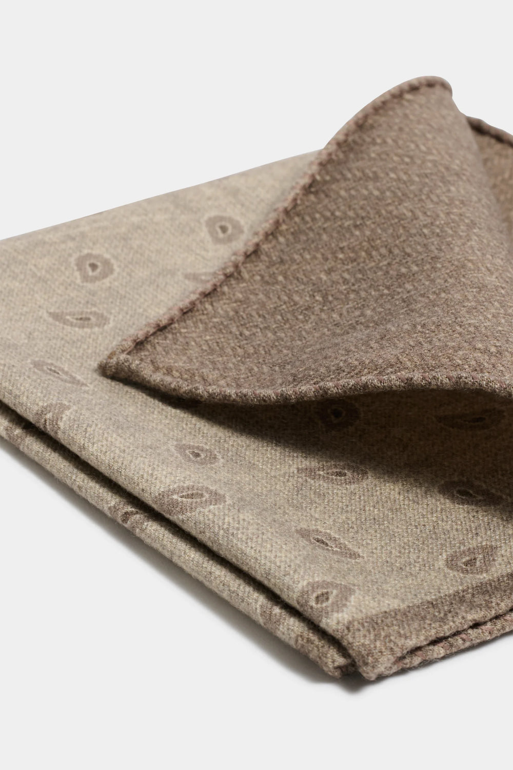taupe paisley pocket square, men's paisley pocket square, italian pocket square, taupe silk pocket square, luxury men's pocket square, elegant men's pocket square, refined paisley pocket square, tailored taupe pocket square, premium italian pocket square, sophisticated men's pocket square, timeless italian pocket square, upscale men's pocket square, classic taupe pocket square