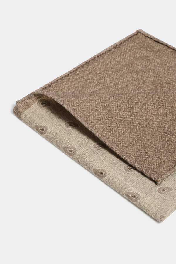 taupe paisley pocket square, men's paisley pocket square, italian pocket square, taupe silk pocket square, luxury men's pocket square, elegant men's pocket square, refined paisley pocket square, tailored taupe pocket square, premium italian pocket square, sophisticated men's pocket square, timeless italian pocket square, upscale men's pocket square, classic taupe pocket square