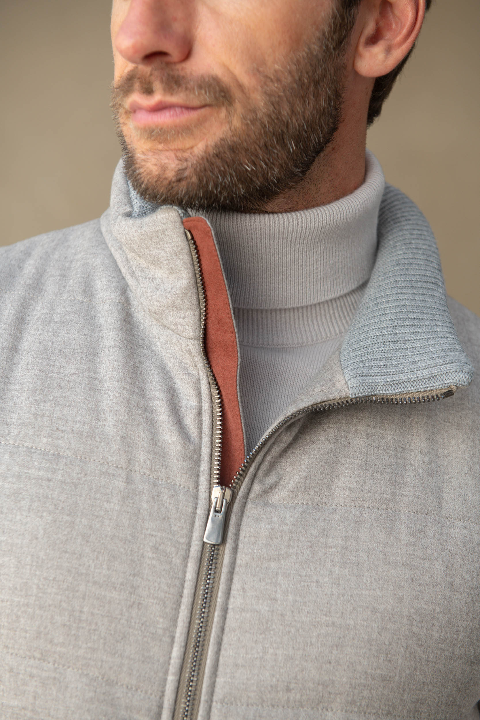 Taupe vest with zip in Loro Piana wool with Rain System®– Made in Italy
