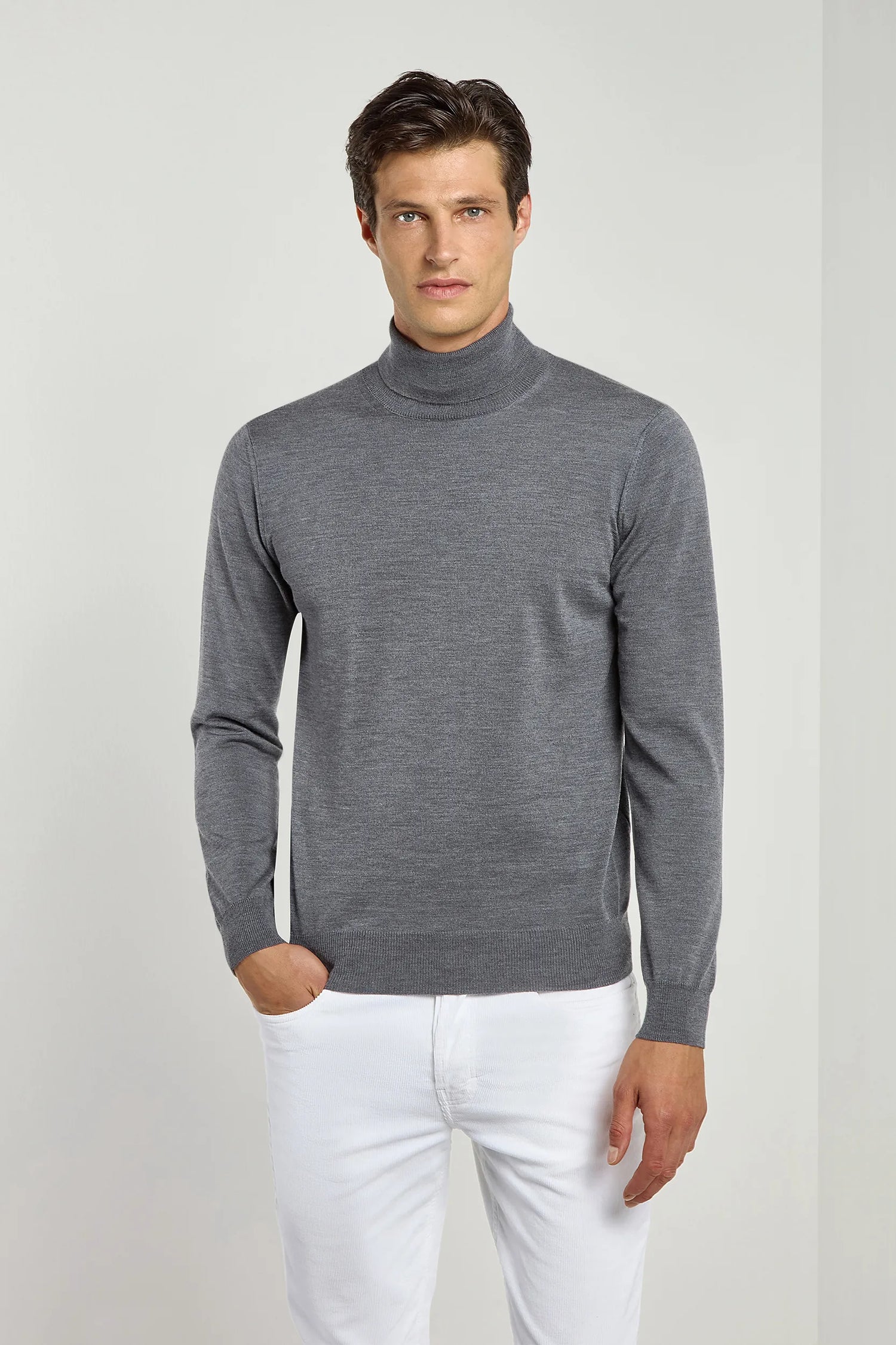 Col roulé anthracite en mérinos – Made in Italy