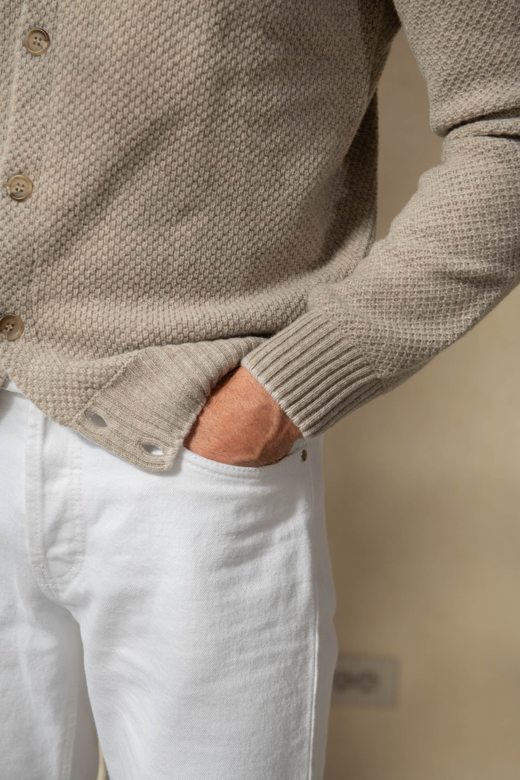 Cardigan in misto cashmere operato beige – Made in Italy