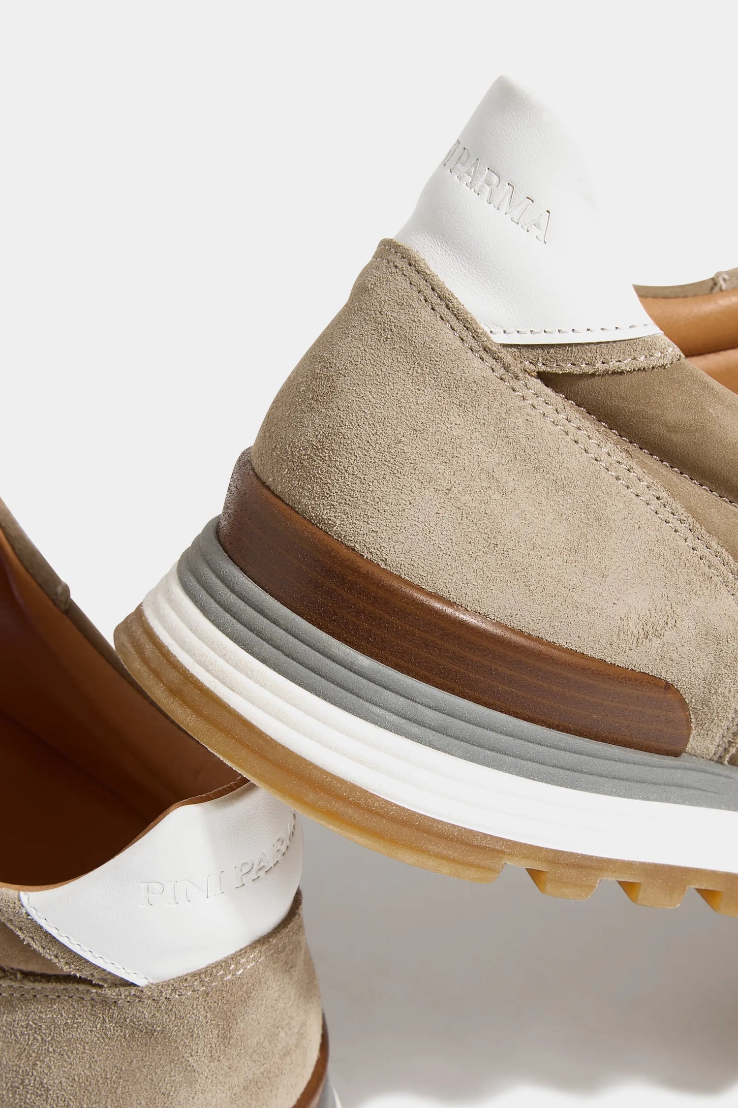 Suede runners, nabuck sport shoes, elegant suede and nubuck runners, Beige suede shoes, Scarpe da corsa in camoscio, scarpe sportive in nabuck, scarpe da corsa eleganti in camoscio e nabuk, scarpe in camoscio beige, Chaussures de sport en daim, chaussures de sport en nubuck, chaussures élégantes en daim et nubuck, chaussures en daim beige, Scarpe da corsa in camoscio,