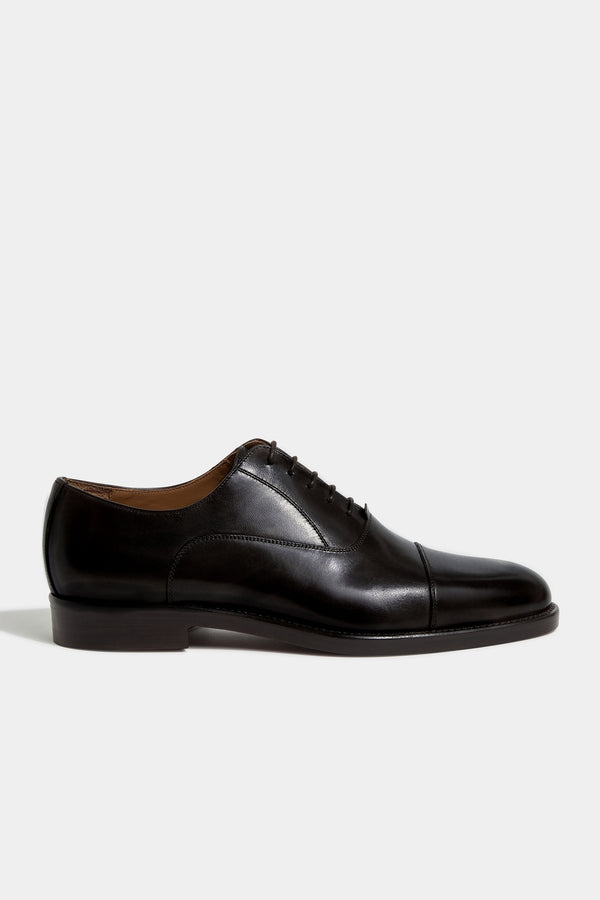 Black Oxford shoes, Italian black Oxfords, handcrafted Italian dress shoes, luxury Oxfords made in Italy, elegant men’s formal shoes, premium Italian leather Oxfords, classic black formal shoes, black Richelieu Oxfords; chaussures Oxford noires, Oxfords noirs italiens, Richelieus noirs, chaussures élégantes en cuir italien, Oxfords de luxe fabriqués en Italie, chaussures formelles pour homme, Oxfords en cuir noir premium; scarpe Oxford nere, Oxfords italiani neri, scarpe eleganti in pelle italiana, Oxfords