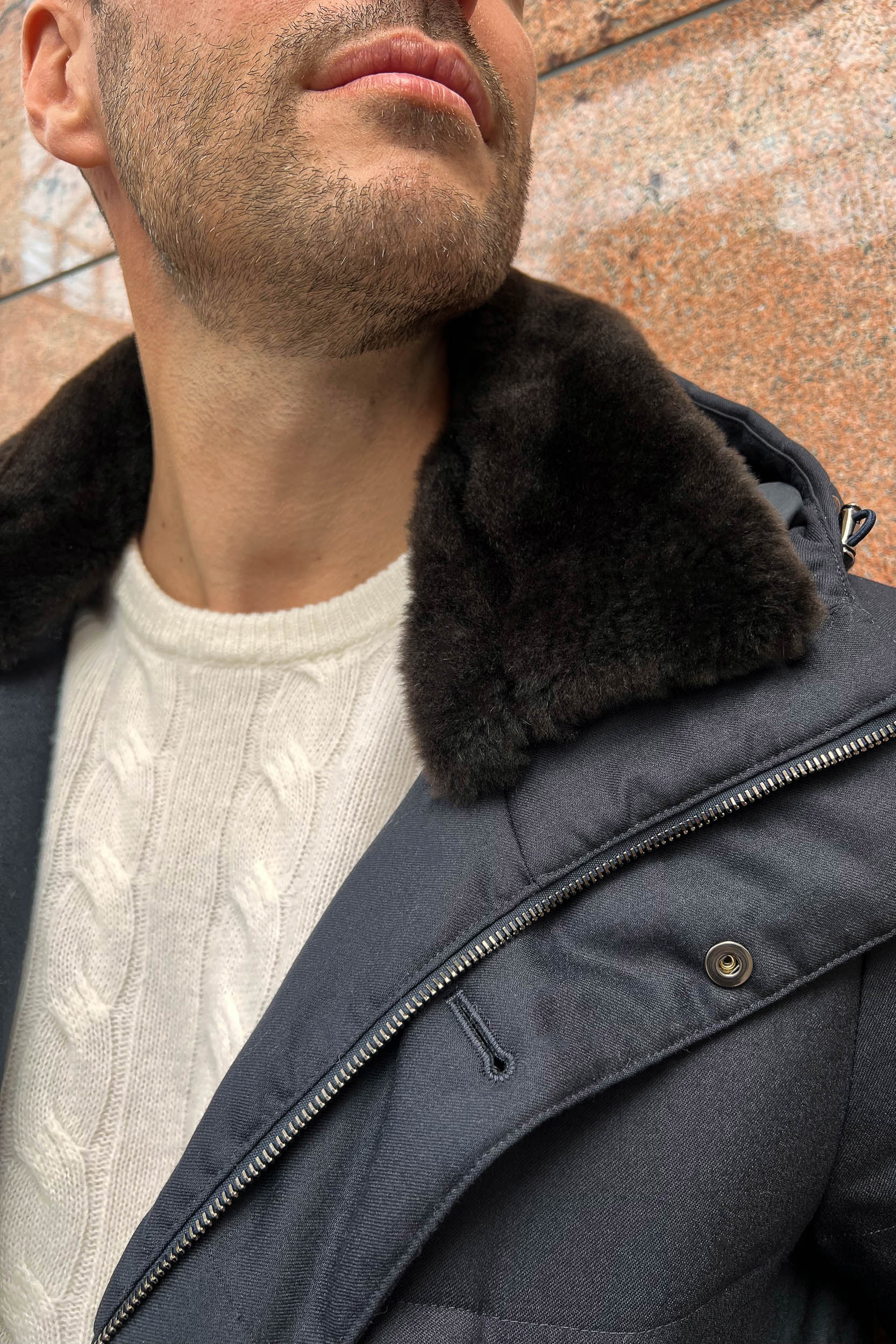 Piumino blu con collo in shearling removibile – Made in Italy