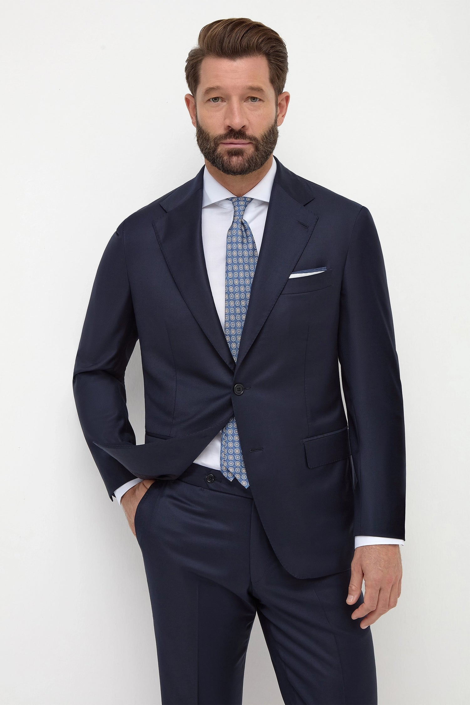 Blue Full Canvas Suit, men's blue canvas suit, tailored blue suit, elegant full canvas suit, breathable blue suit, costume bleu en pleine toile, costume bleu sur mesure, costume élégant pour hommes, completo blu in tela intera, abito blu su misura, abito elegante in tela intera, Loro Piana Australis.