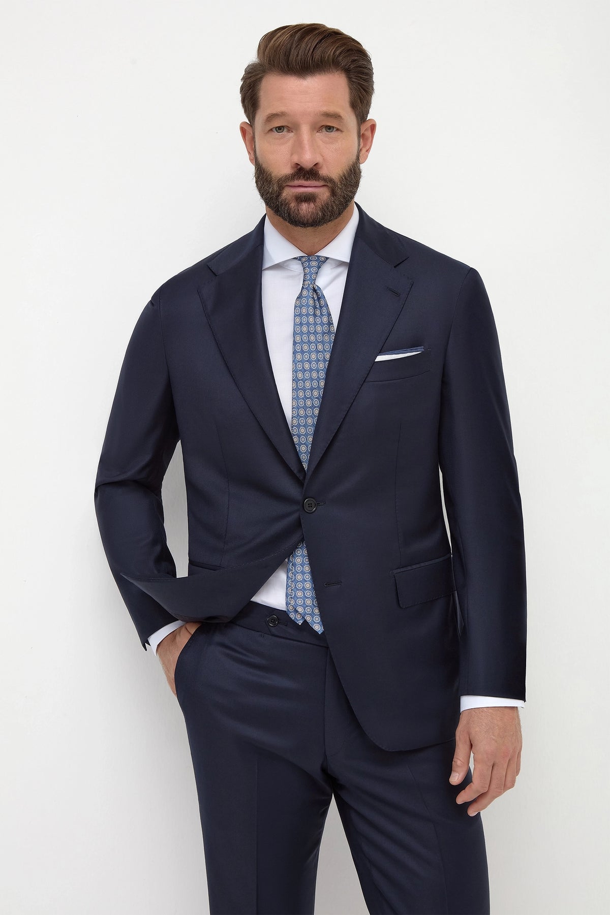 Blue Full Canvas Suit, men's blue canvas suit, tailored blue suit, elegant full canvas suit, breathable blue suit, costume bleu en pleine toile, costume bleu sur mesure, costume élégant pour hommes, completo blu in tela intera, abito blu su misura, abito elegante in tela intera, Loro Piana Australis.