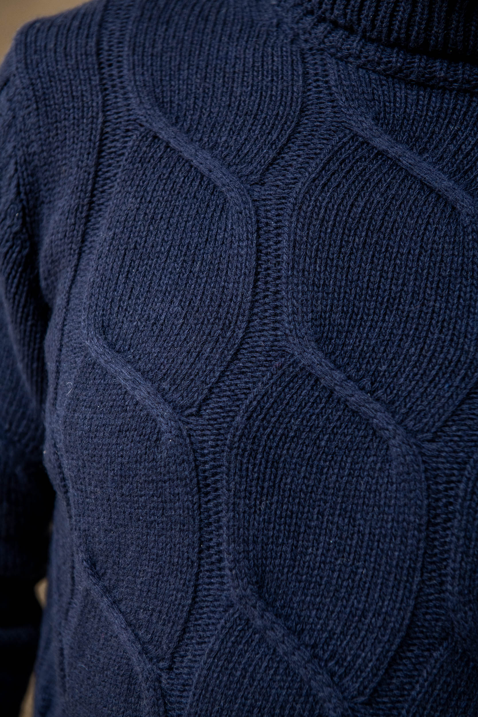 Dolcevita in misto cashmere con motivo jacquard blu – Made in Italy