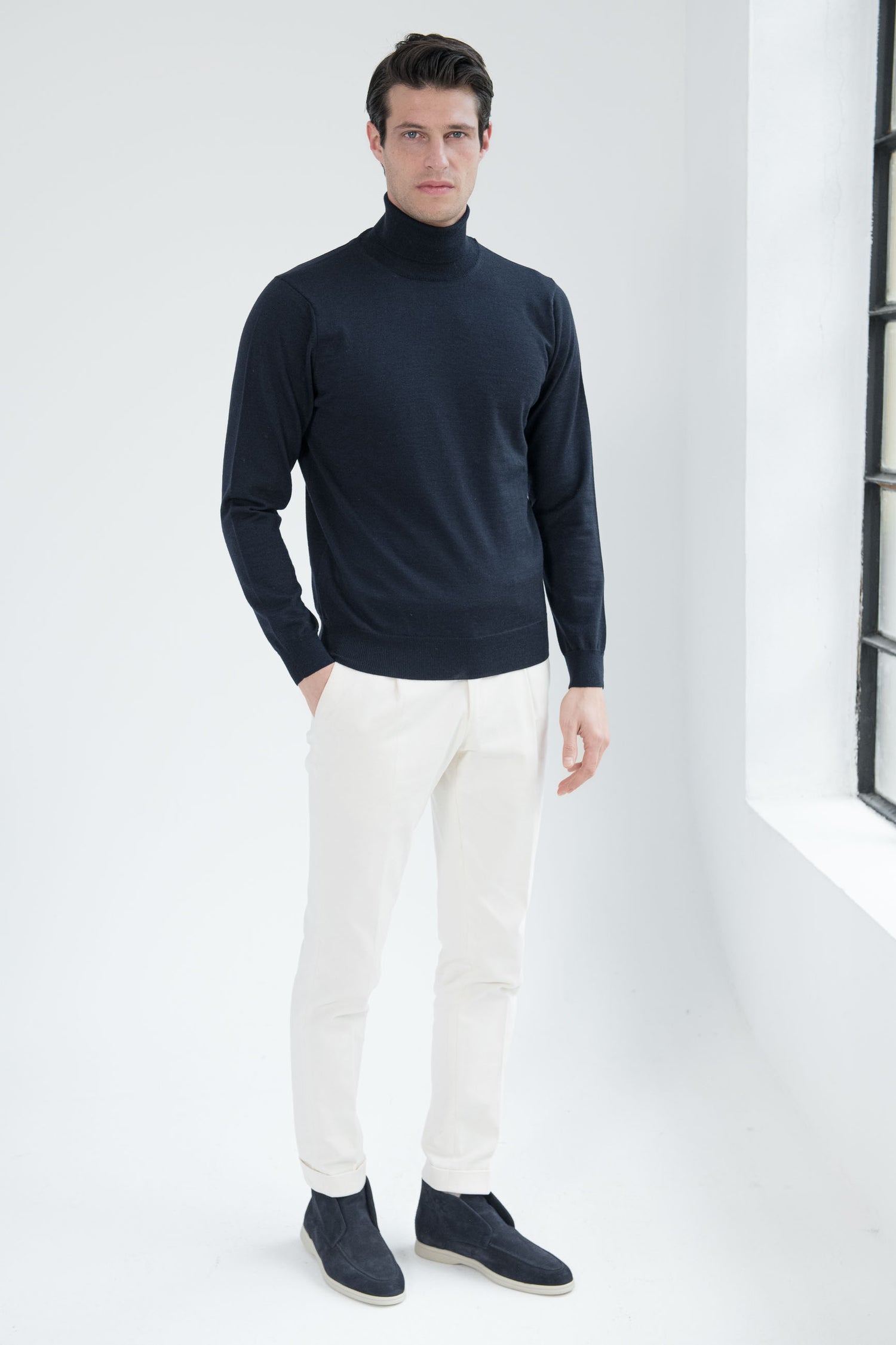 Col roulé bleu en mérinos – Made in Italy