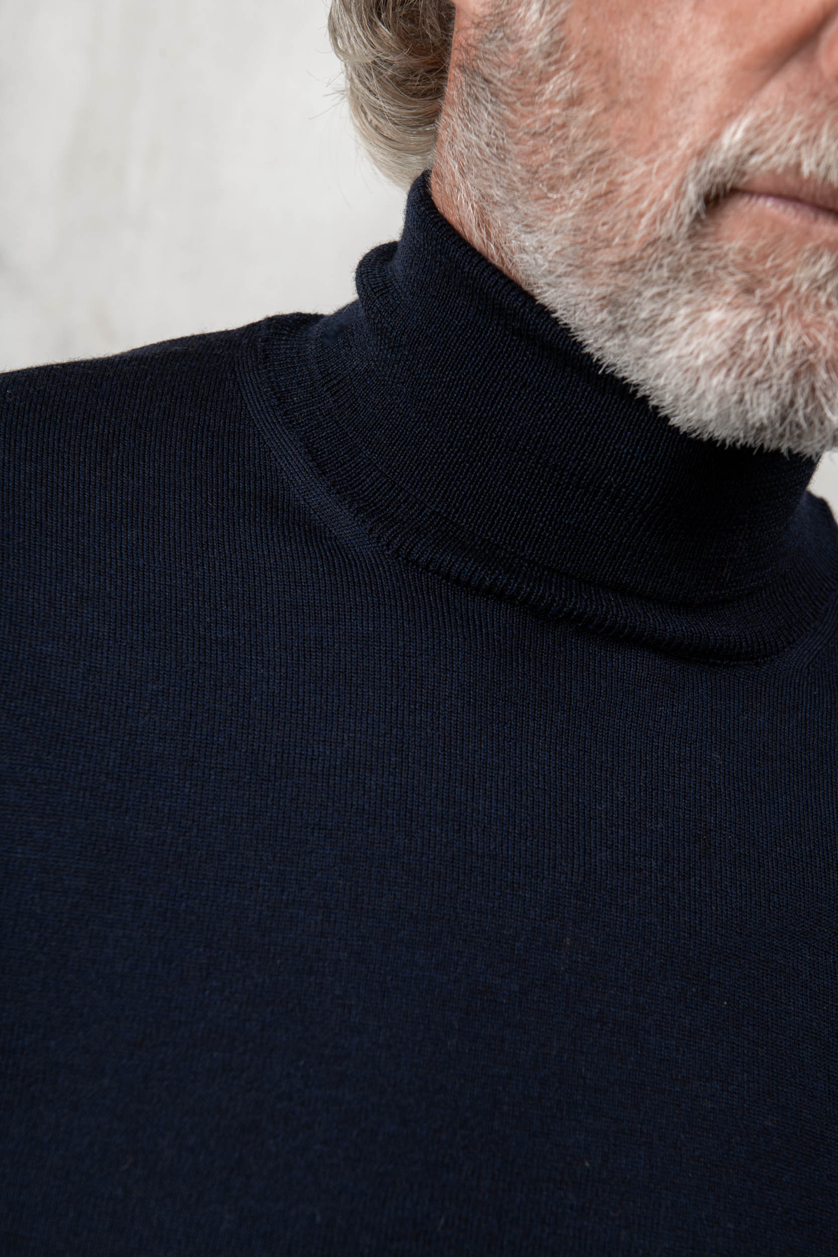 Dolcevita in lana merino blu – Made in Italy