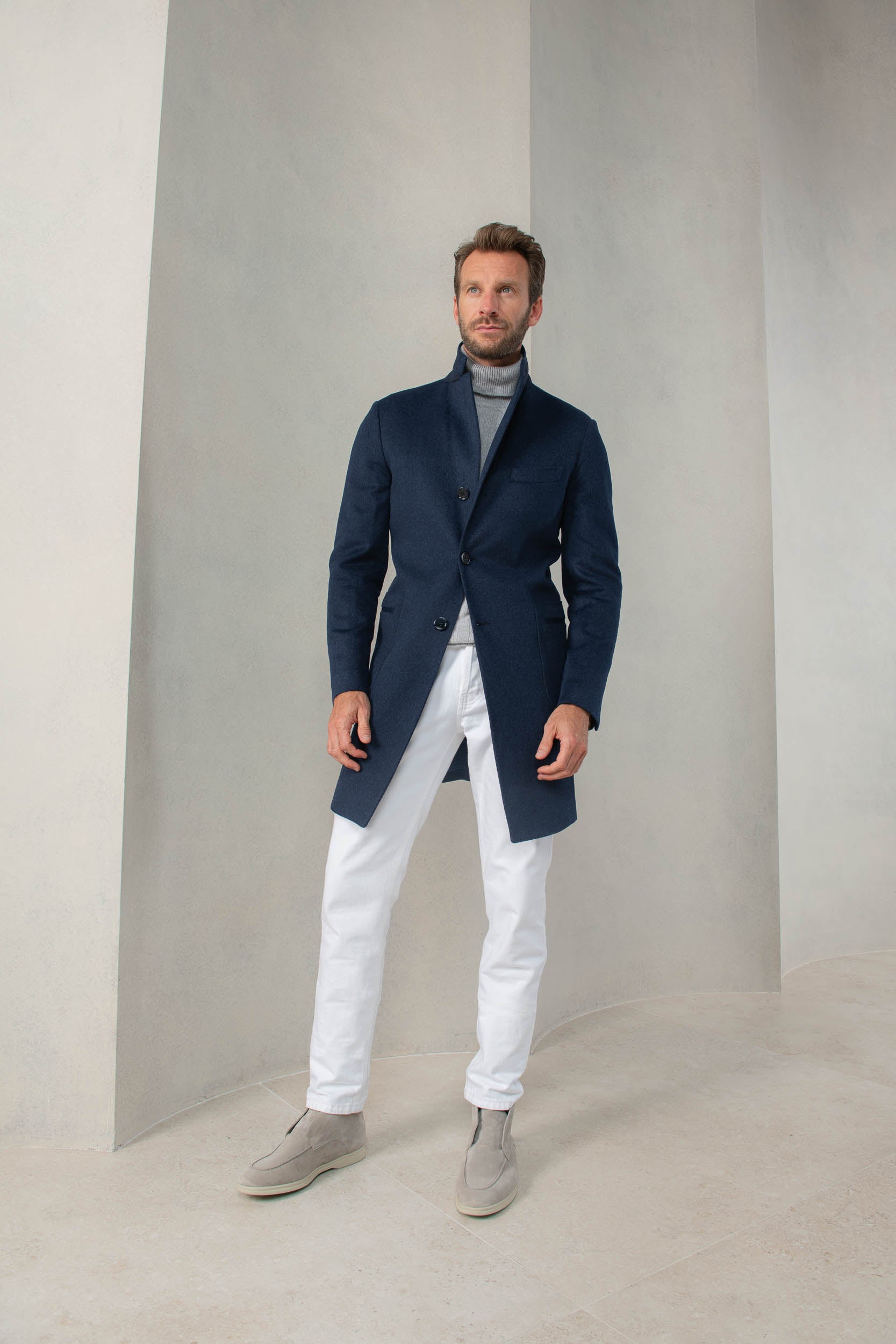 blue coat, blue overcoat, blue wool coat, blue wool coat for men, blue coat Loro Piana wool, blue wool Loro Piana overcoat, classic men's overcoat, pardessus bleu, pardessus bleu laine Loro Piana, pardessus bleu homme, manteau classique homme, manteau classique bleu, manteau formel homme, manteau formel bleu, formal men coat, formal overcoat, formal blue coat