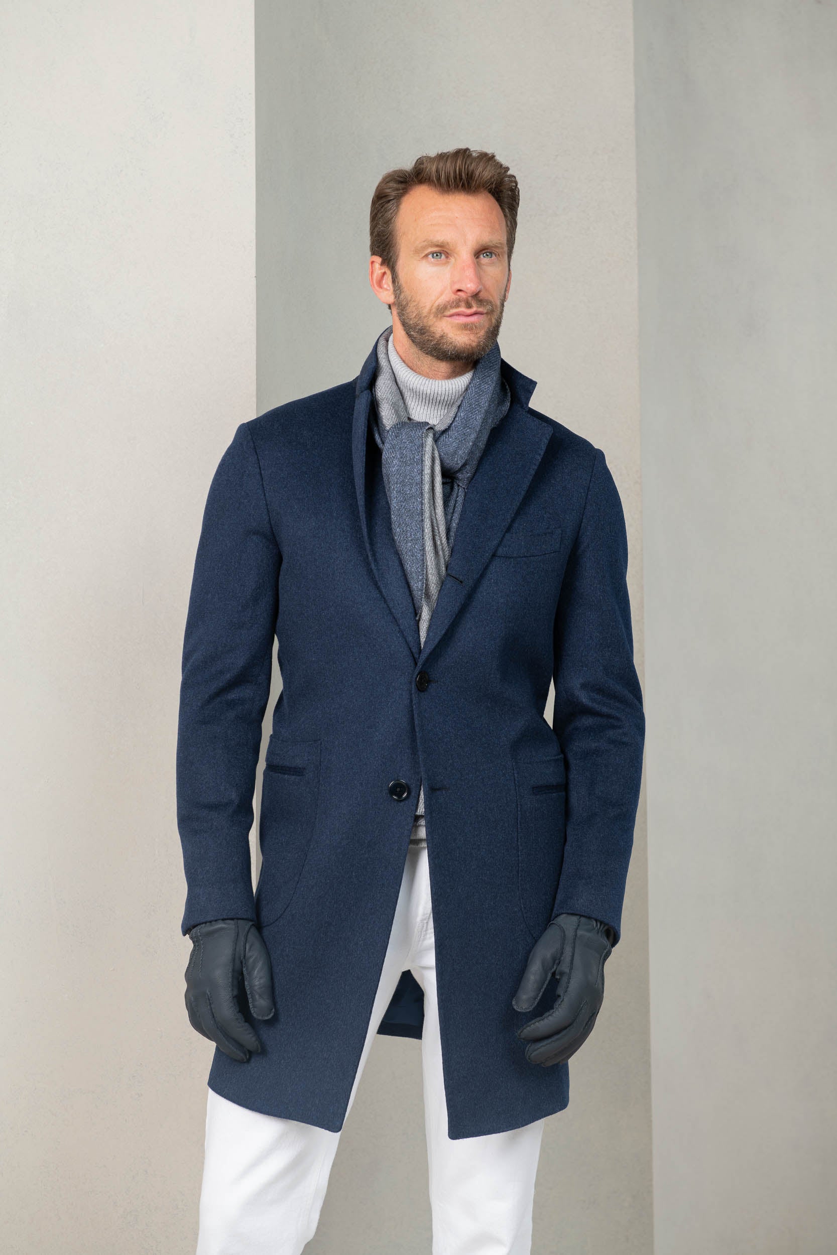 blue coat, blue overcoat, blue wool coat, blue wool coat for men, blue coat Loro Piana wool, blue wool Loro Piana overcoat, classic men's overcoat, pardessus bleu, pardessus bleu laine Loro Piana, pardessus bleu homme, manteau classique homme, manteau classique bleu, manteau formel homme, manteau formel bleu, formal men coat, formal overcoat, formal blue coat