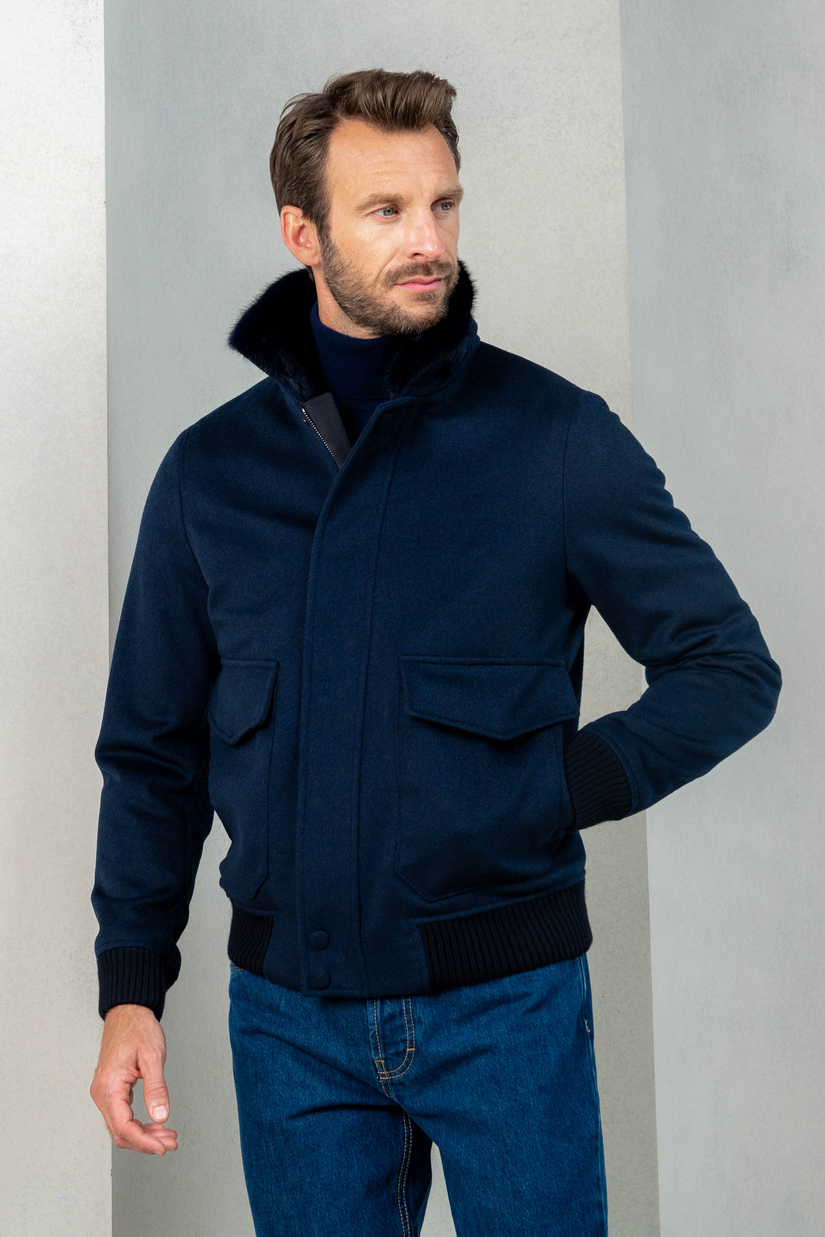 Cappotto corto blu con collo in shearling removibile – Made in Italy