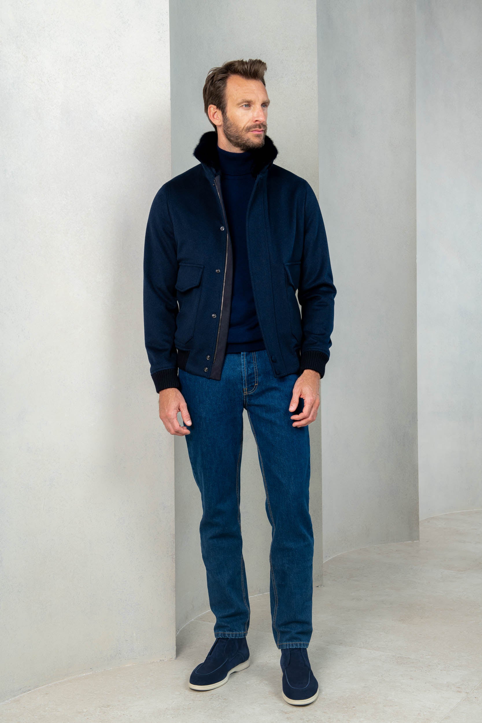 Manteau court bleu avec col en peau retournée amovible – Made in Italy