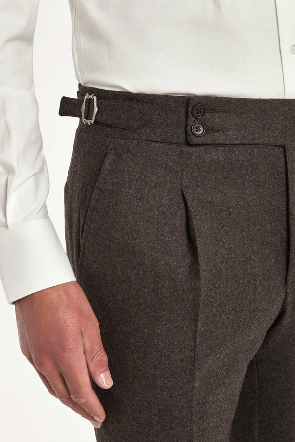 brown flannel trousers, brown ghurka flannel trousers, brown winter trousers, pantalon marron en flanelle, pantalon ghurka marron, pantalon ghurka flanelle marron