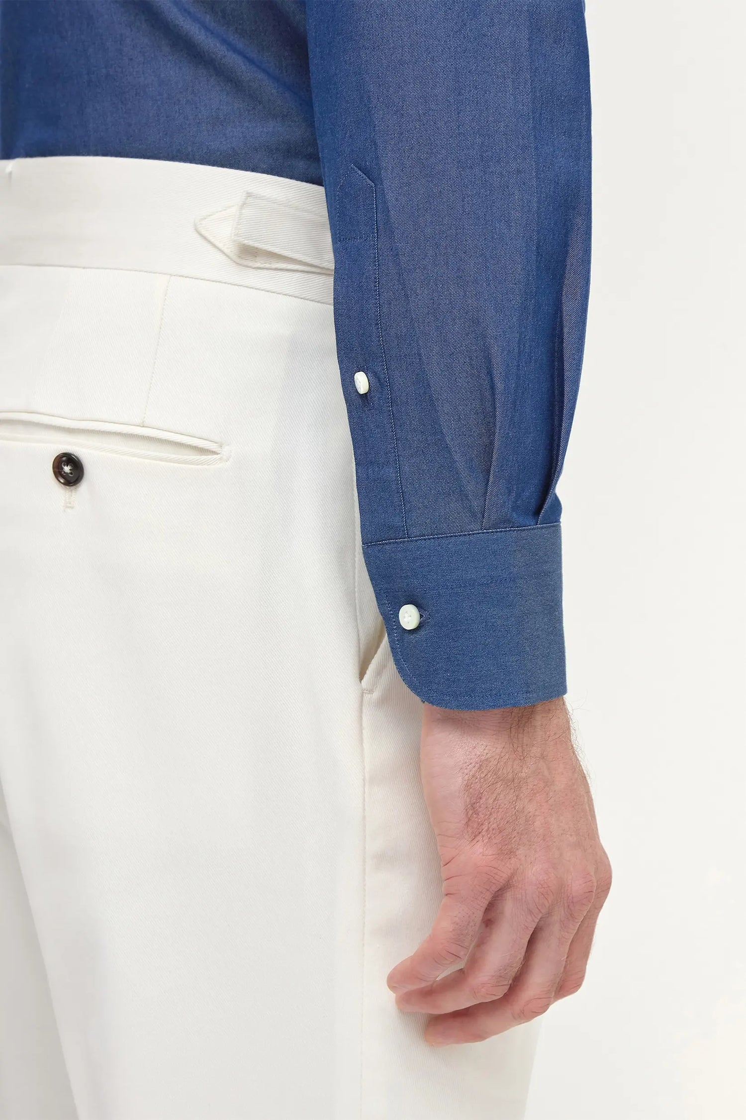 Button down denim shirt, Italian denim shirt, luxury denim shirt, premium button-down shirt, stylish men’s denim shirt, handcrafted Italian denim shirt, classic blue denim shirt, casual denim shirt made in Italy, chemise en denim à boutons italienne, chemise en denim de luxe, chemise bleu denim classique, chemise en denim faite à la main en Italie, camicia in denim con bottoni, camicia in denim di lusso, camicia in denim italiana.