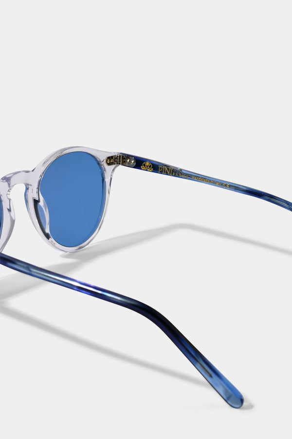 Clear Portofino Sunglasses, men's elegant transparent sunglasses, refined and timeless design, high-quality lenses, lightweight and comfortable, lunettes Portofino transparentes pour hommes, lunettes de soleil sophistiquées, protection UV et confort optimal, occhiali da sole Portofino trasparenti, design raffinato e senza tempo, lenti di alta qualità, accessorio di classe.