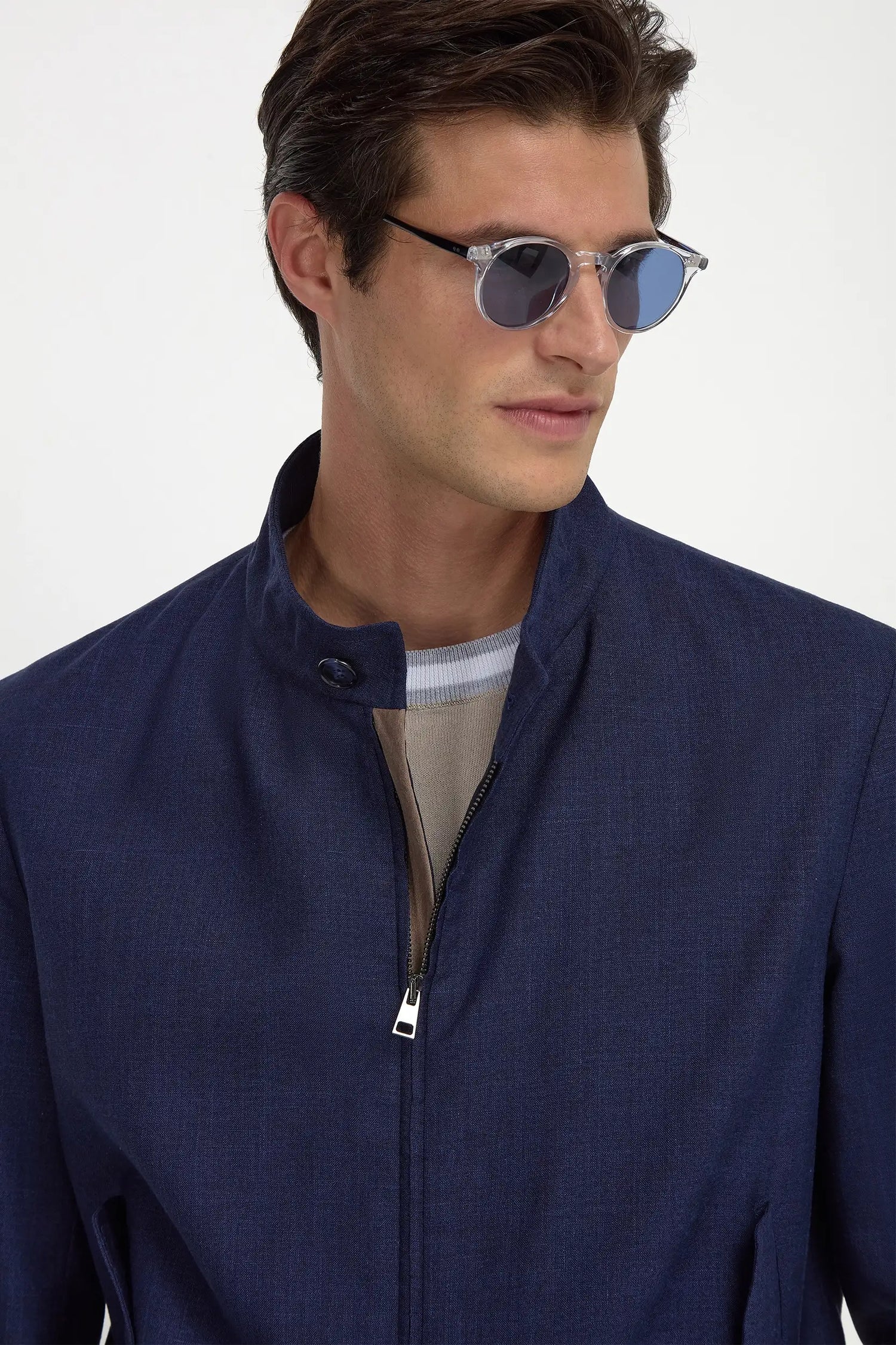 Clear Portofino Sunglasses, men's elegant transparent sunglasses, refined and timeless design, high-quality lenses, lightweight and comfortable, lunettes Portofino transparentes pour hommes, lunettes de soleil sophistiquées, protection UV et confort optimal, occhiali da sole Portofino trasparenti, design raffinato e senza tempo, lenti di alta qualità, accessorio di classe.