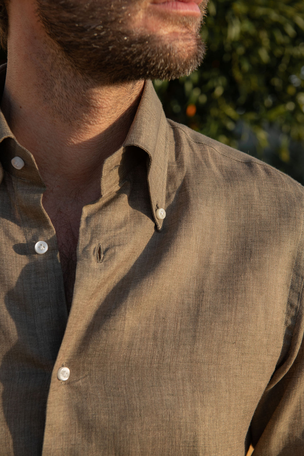 military green linen shirt, Dark Green  Button Down linen summer shirt, Green Button Down linen shirt, Fango Men Button Down Linen shirt,  Button Down Military Green Linen shirt, Chemise en lin vert militaire, Chemise d'été en lin vert foncé à boutons, Chemise en lin vert militaire à boutons, camicia di lino verde militare, camicia estiva di lino Button Down verde scuro, camicia di lino Button Down verde, camicia di lino Button Down Fango Uomo, camicia di lino verde militare Button Down,